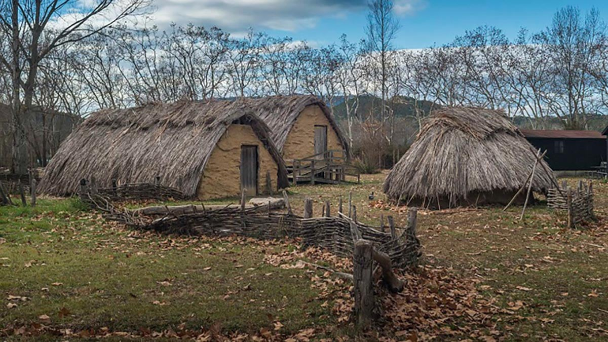 Recreation-of-the-Neolithic-Settlement-of-La-Draga_jpg.jpg