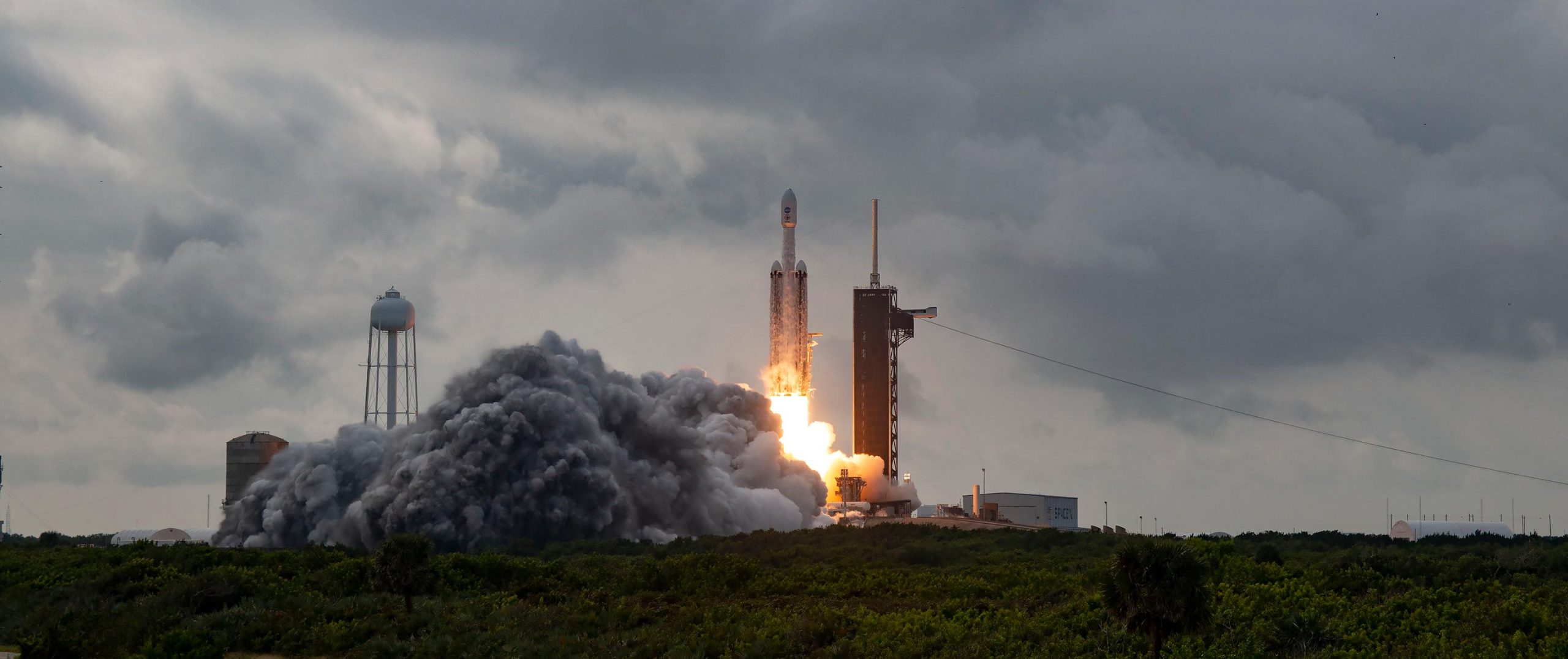 SpaceX-Falcon-Heavy-Rocket-Launches-With-Psyche-Spacecraft-Onboard-scaled.jpg