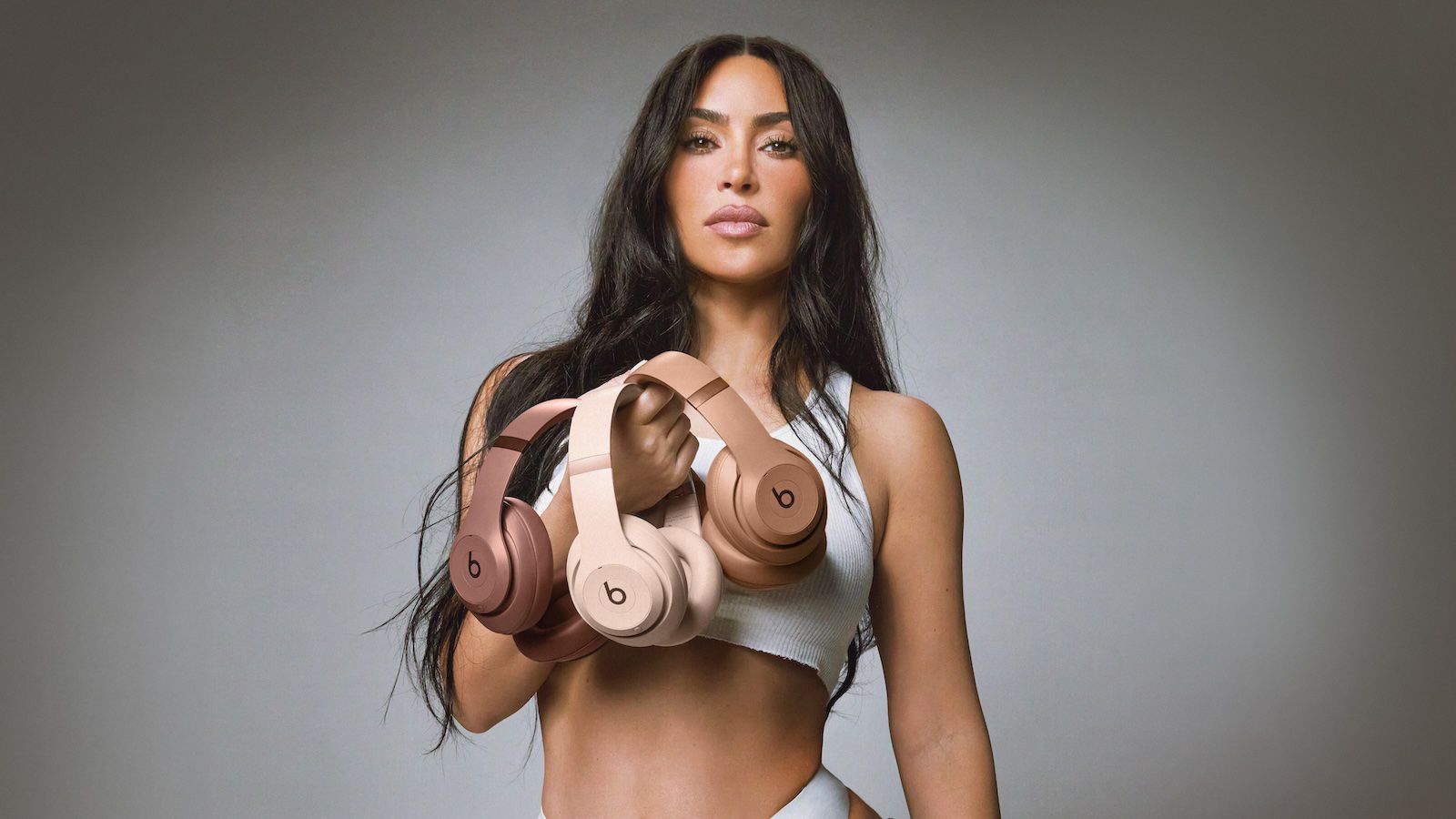 kim-kardashian-beats-studio-pro.jpg