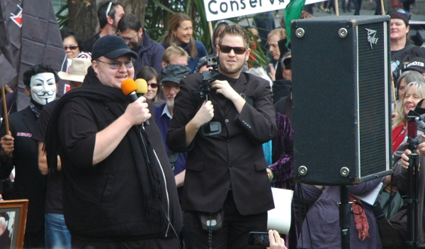 Kim_Dotcom_crowd.jpg
