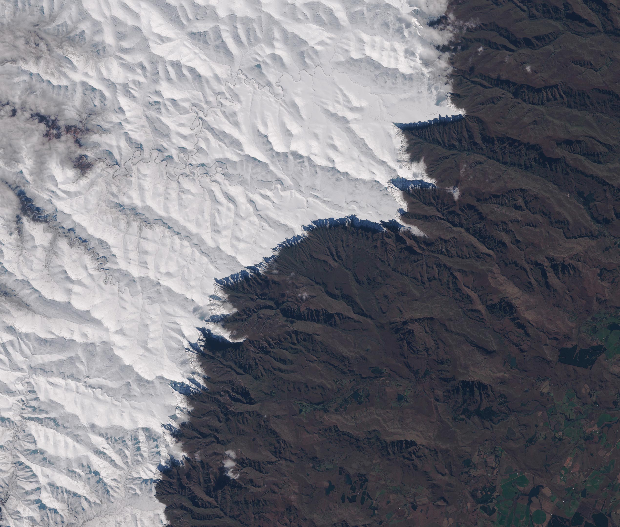 Great-Escarpment-Snow-Cover-Cropped.jpg