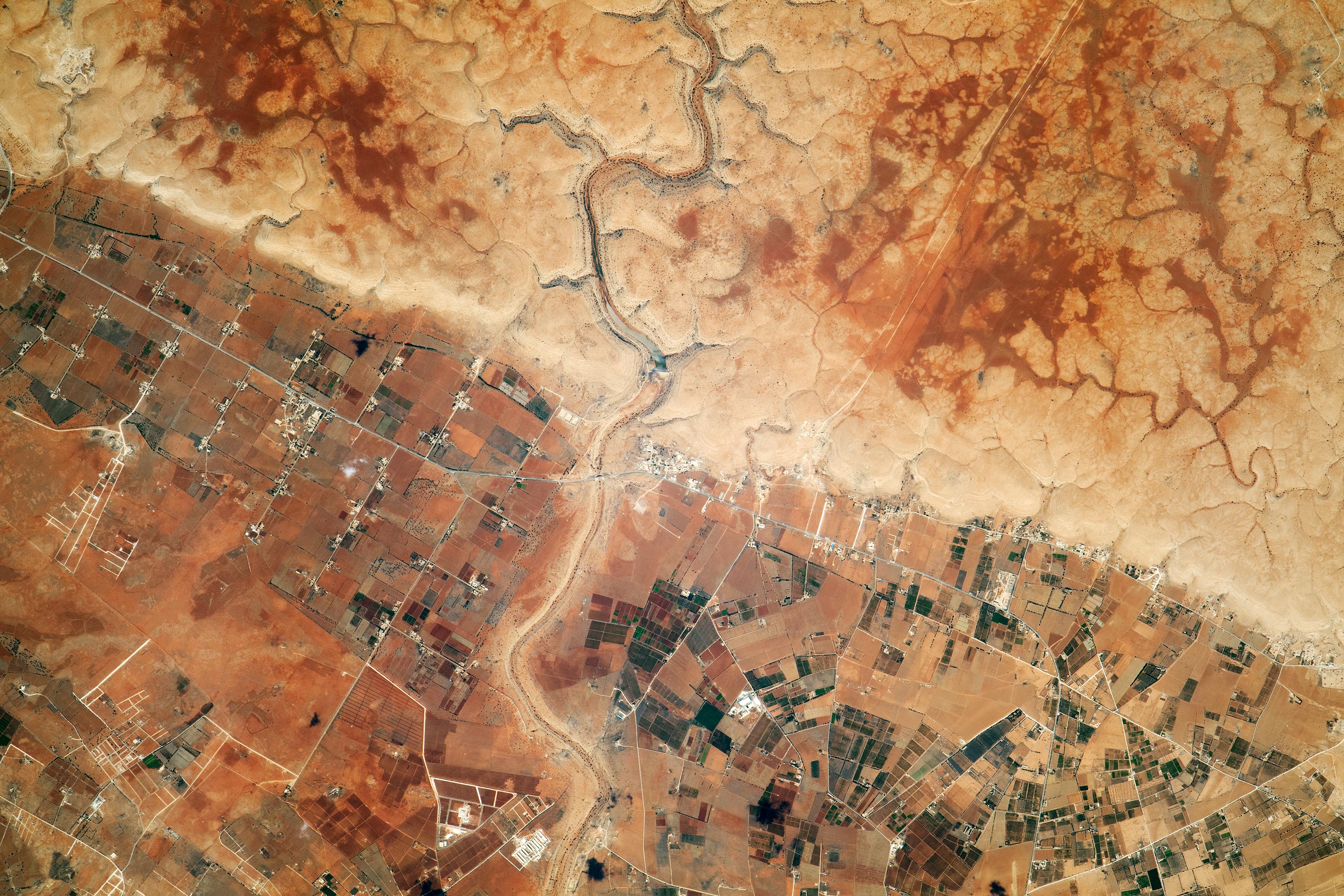 Wadi-al-Qattarah-Libya-From-Space-Station.jpg