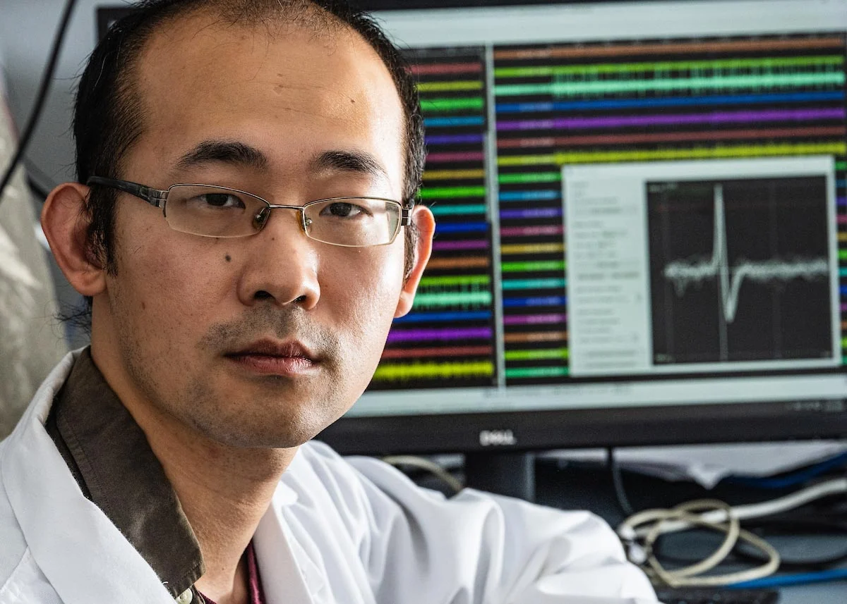 Yu-Wu-in-Lab.webp