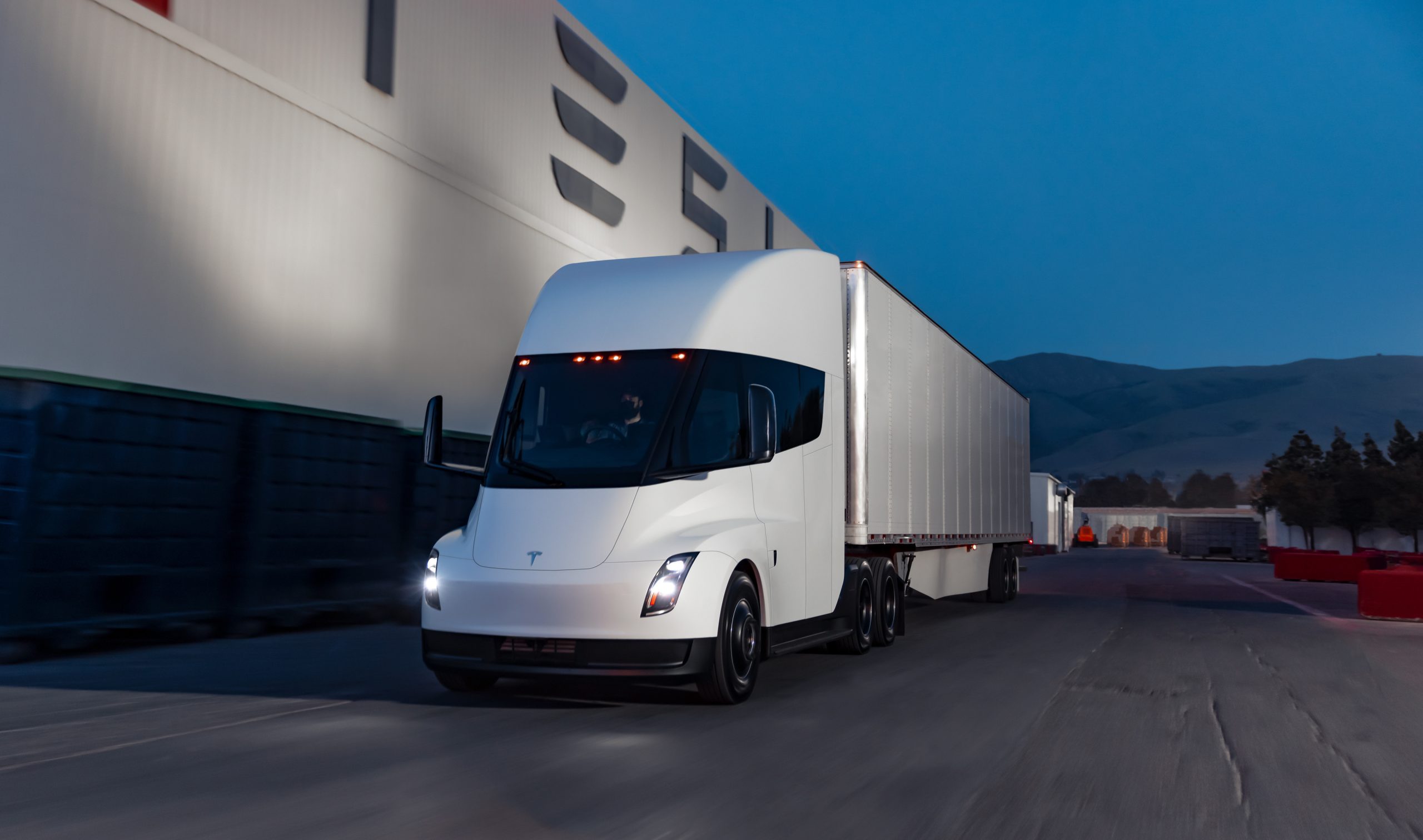 Tesla-retail-shareholders-to-be-selected-via-random-drawing-to-Semi-delivery-event.jpeg
