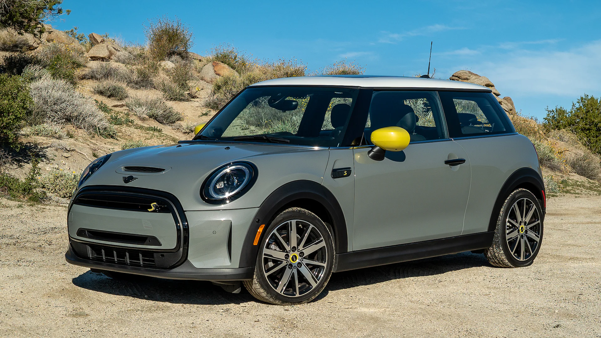 2023-Mini-Cooper-SE-11.webp