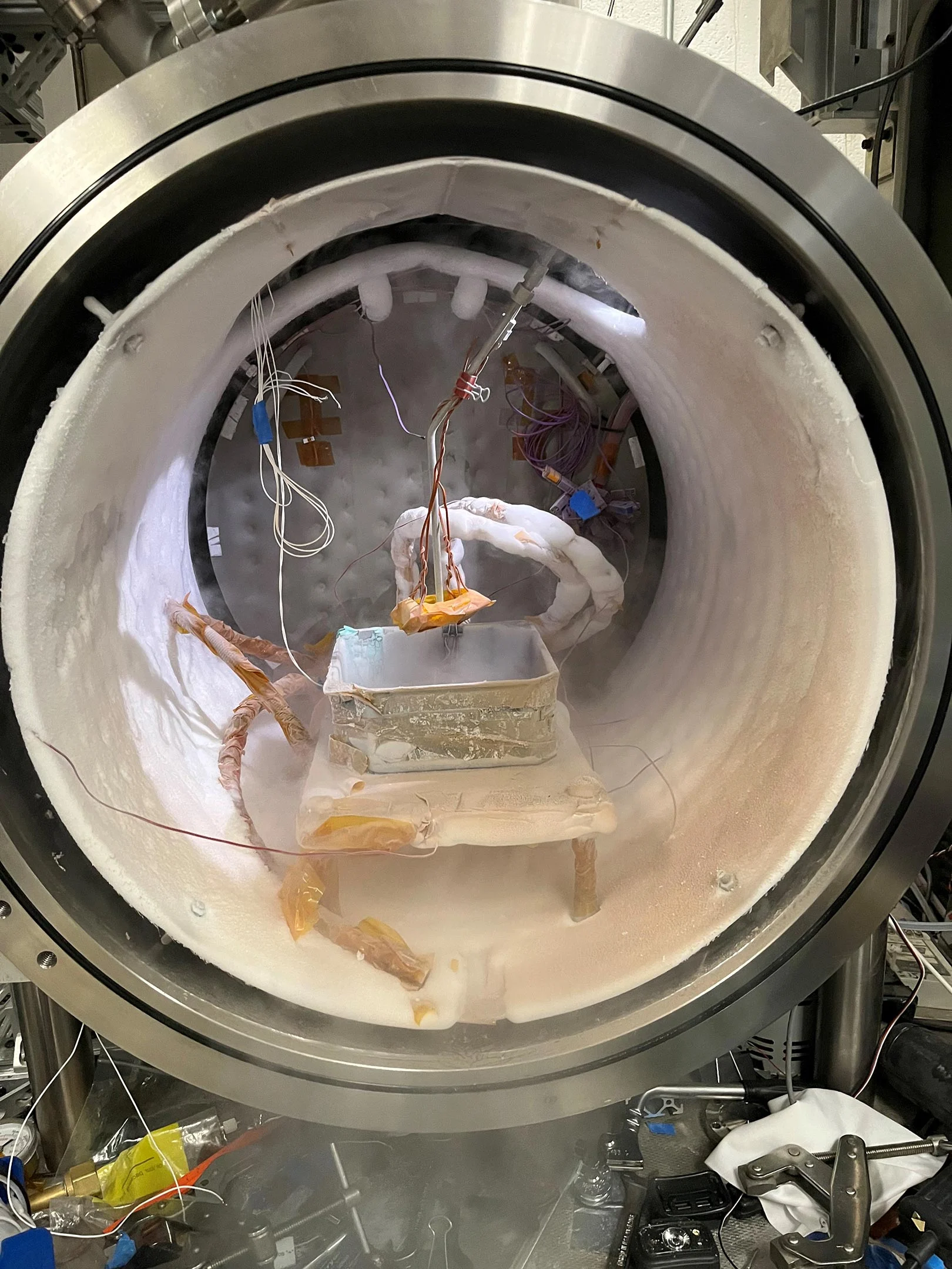Inside-JPLs-DUSTIE-Planetary-Simulation-Chamber.webp