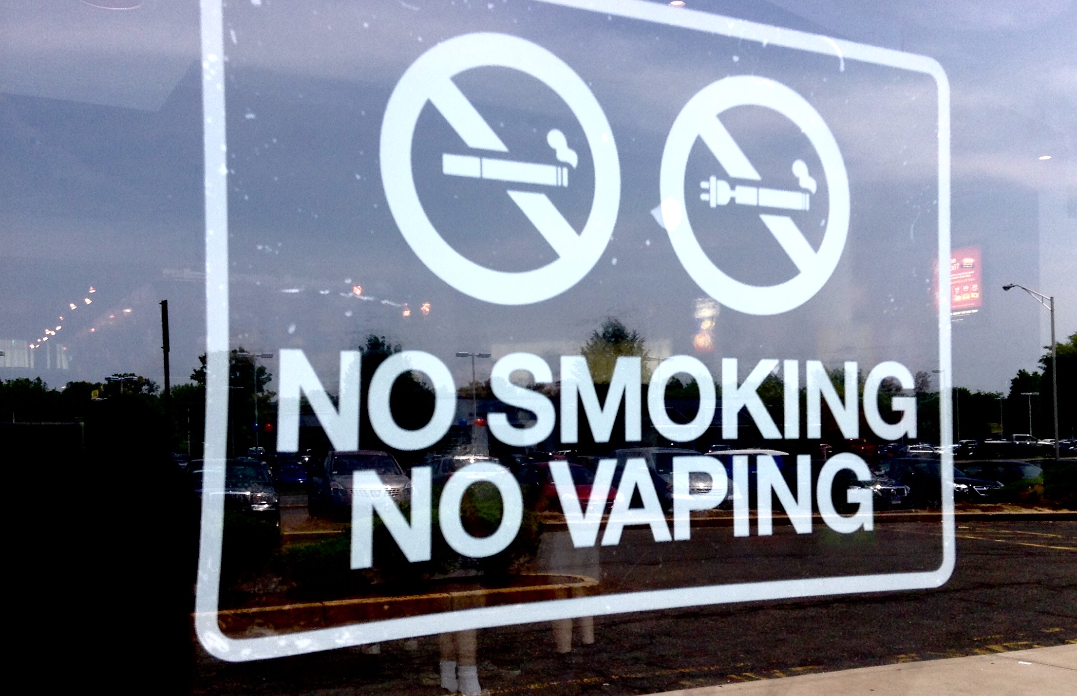 No_Vaping_Sign_(18562436519).jpg