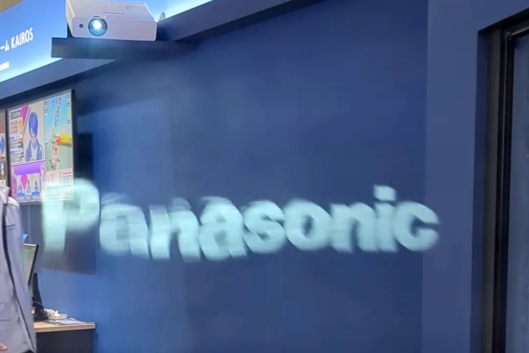 silky_fine_mist_panasonic_screen.webp