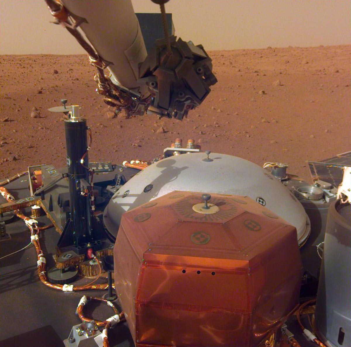 InSight-Deck-and-Two-Science-Instruments.jpg