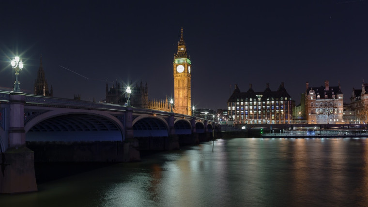 1627910060_london-night_story.jpg