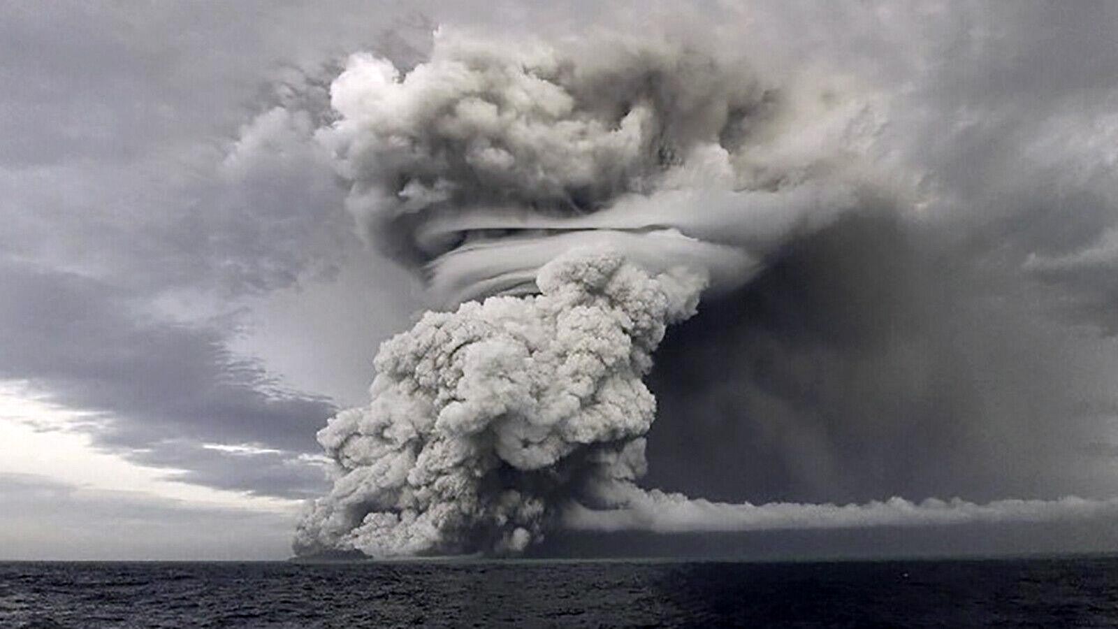 Hunga-Tonga-Volcano-Eruption.jpg