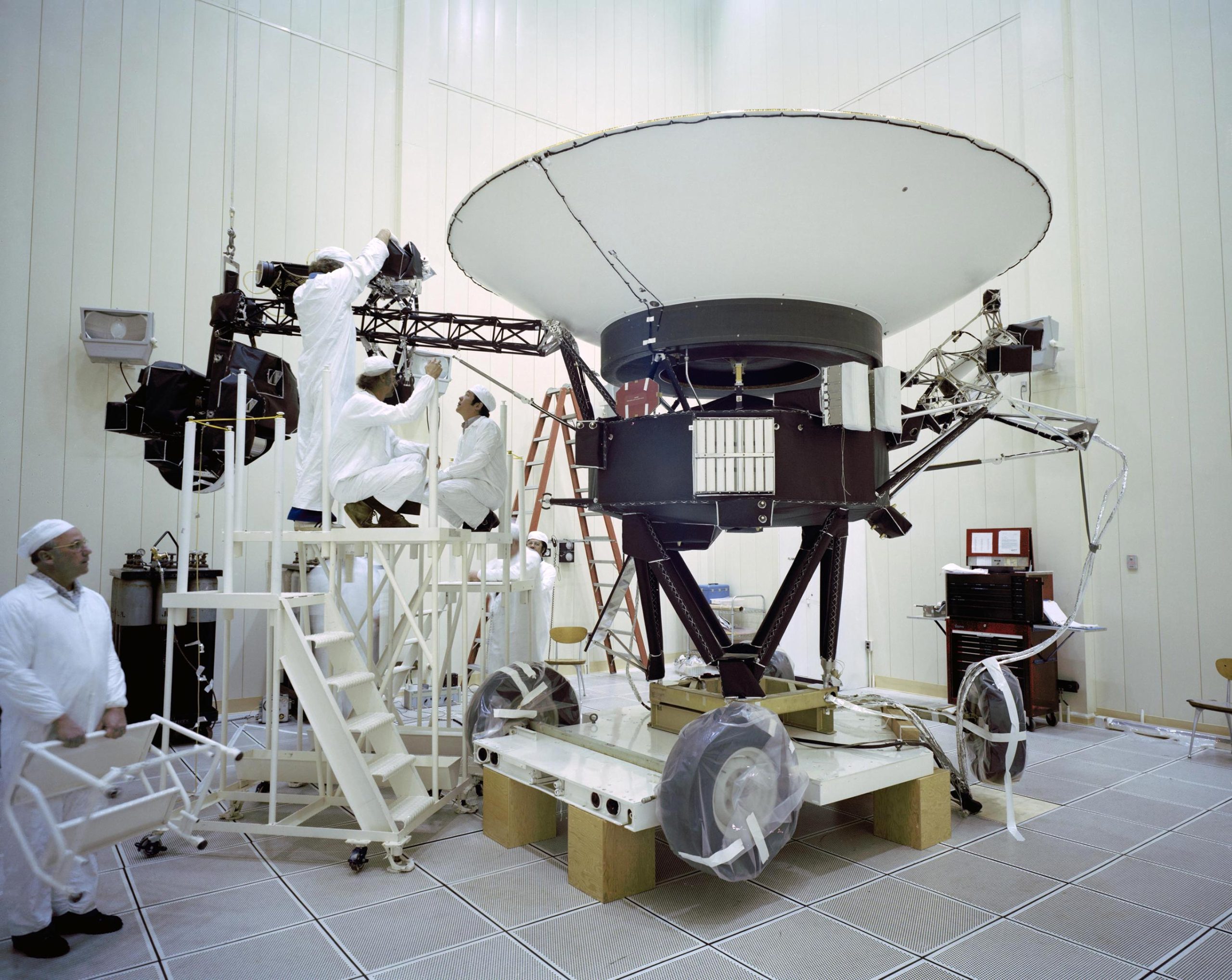 Voyager-2-Spacecraft-JPL-scaled.jpg
