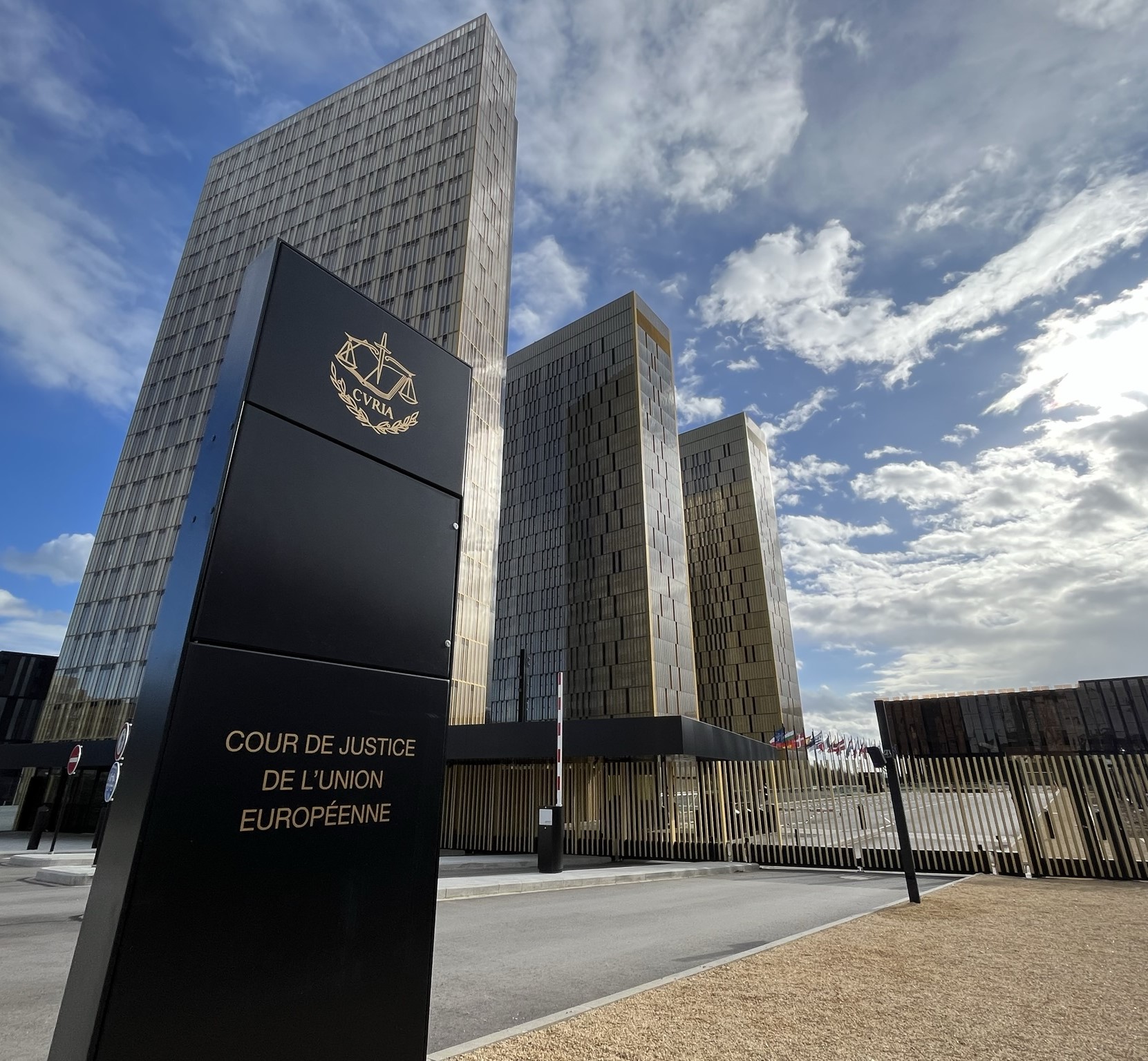 Palais_de_la_Cour_de_Justice_CJEU_March_2023_Sign,_Towers_C,B_and_A_and_the_Anneau_buiding.jpg