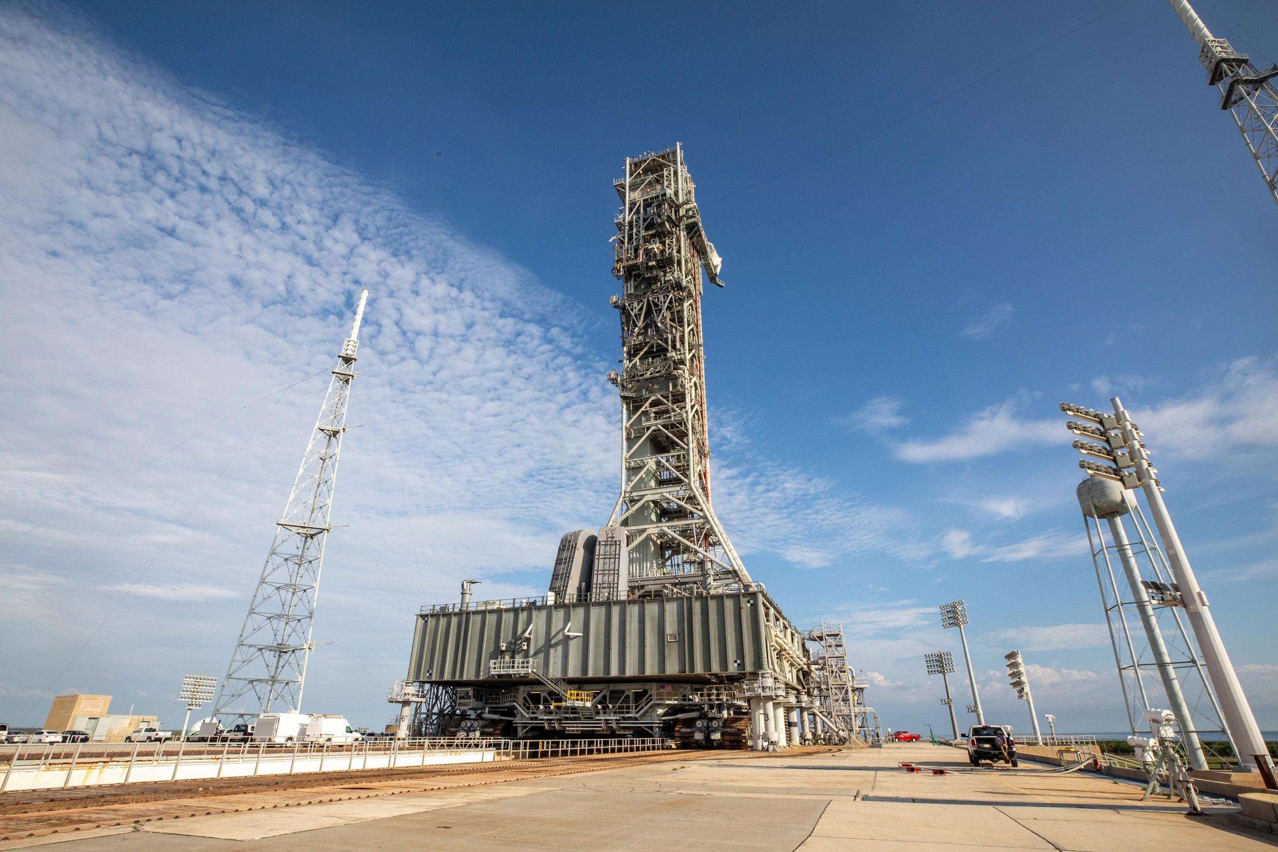 Artemis-II-Moblie-Launcher-Rollback-to-VAB-scaled.jpg