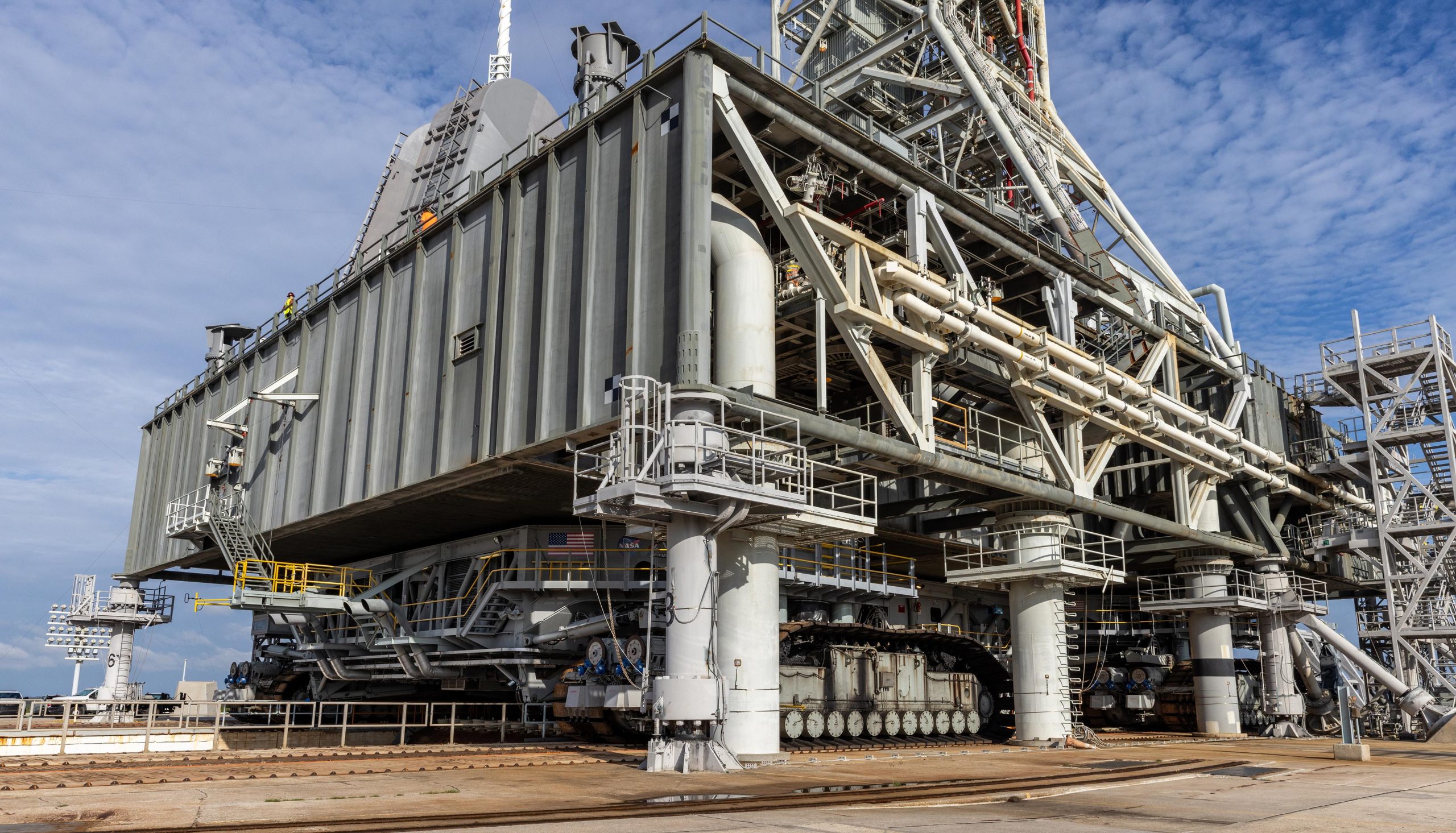 Artemis-II-ML-Rollback-to-VAB-scaled.jpg