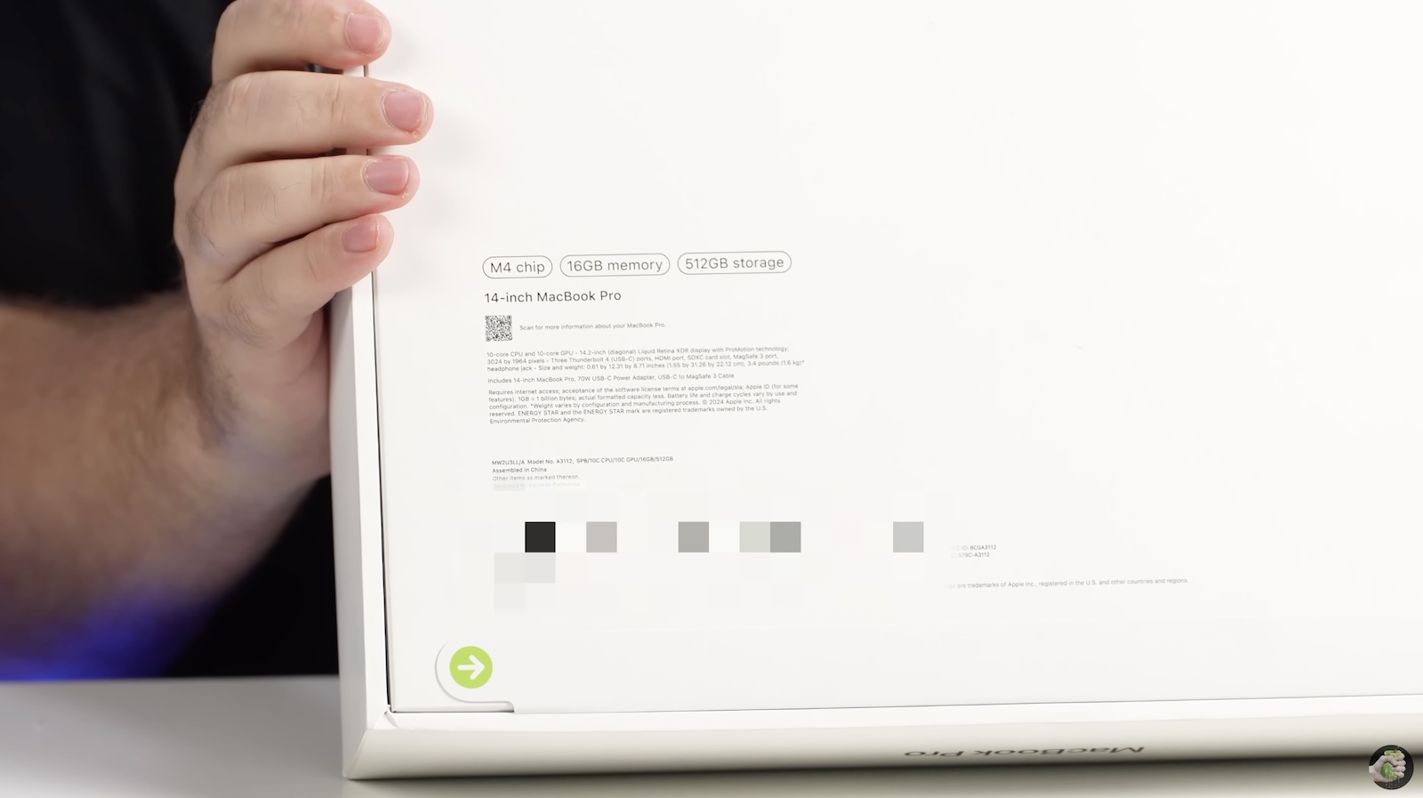 Alleged-M4-MacBook-Pro-Leak-Box[1].jpg