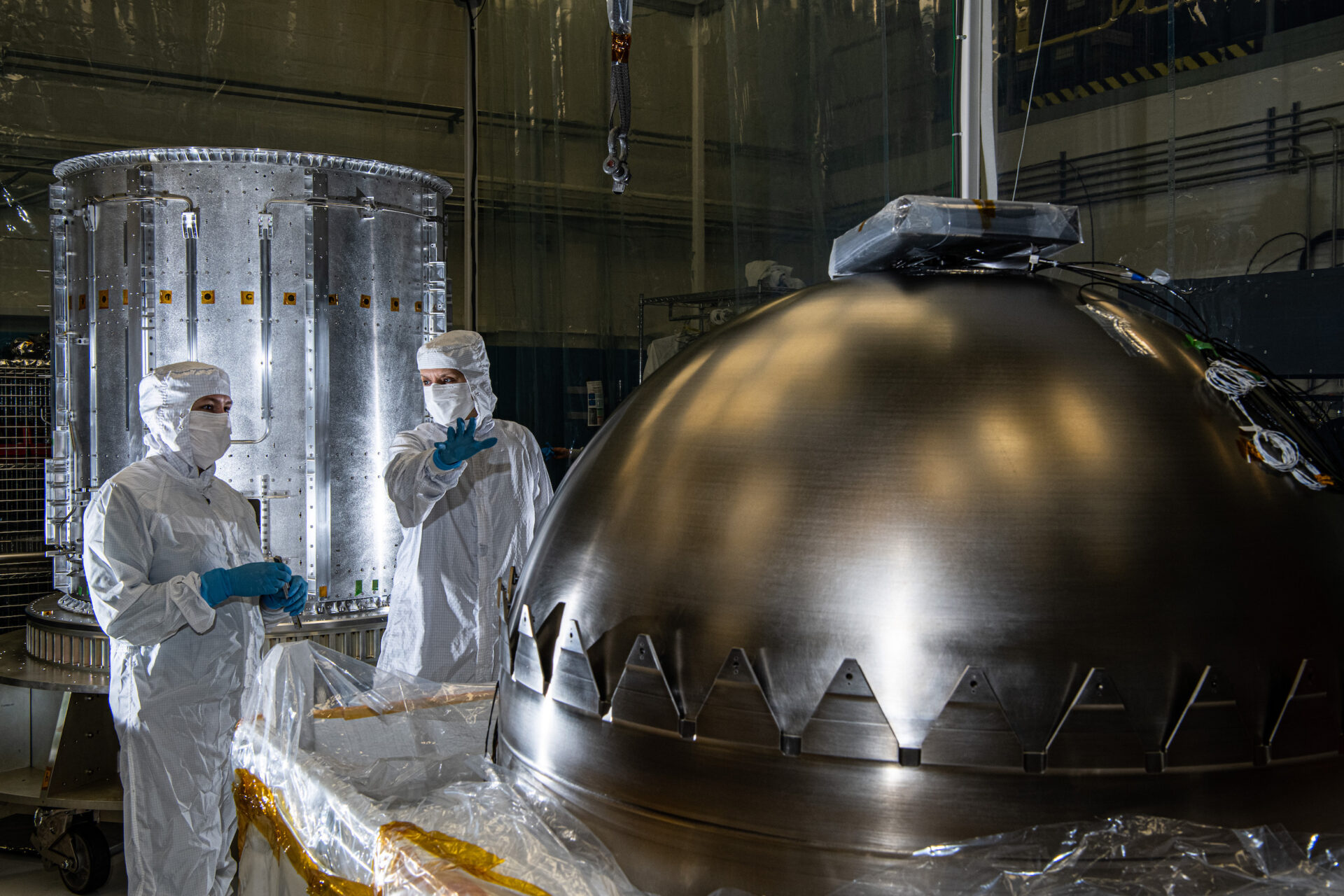 NASA-ENGINEERS-EUROPA-CLIPPER-TANK-1-1920x1280.jpg