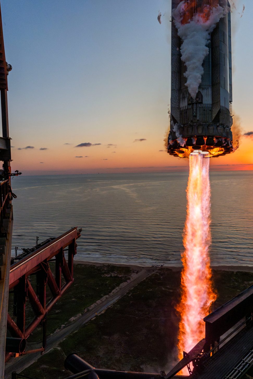 SPACEX-STARSHIP-FLIGHT-5-LANDING-2-971x1456.jpeg