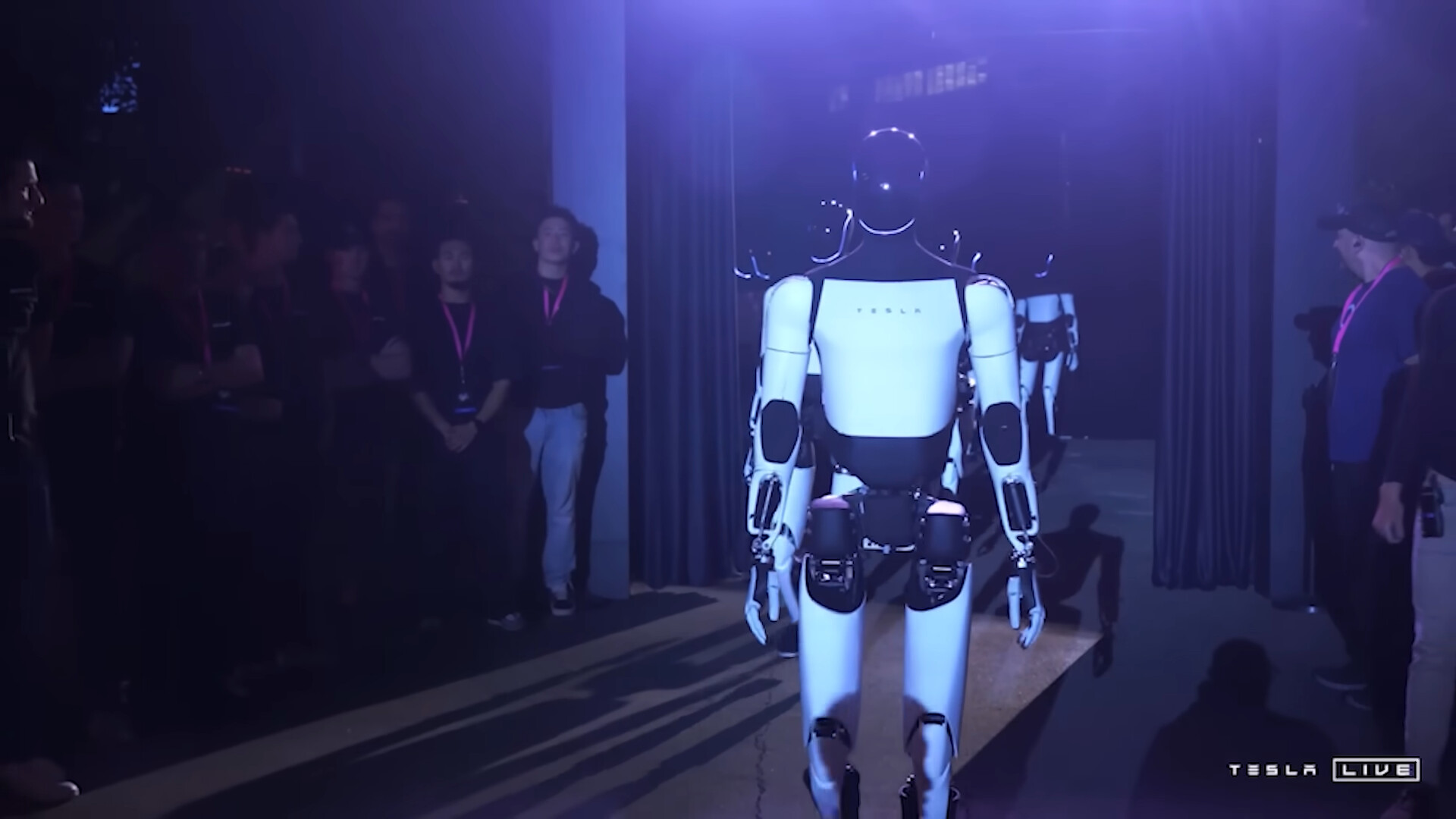 1728925008_tesla_optimus_robot.jpg