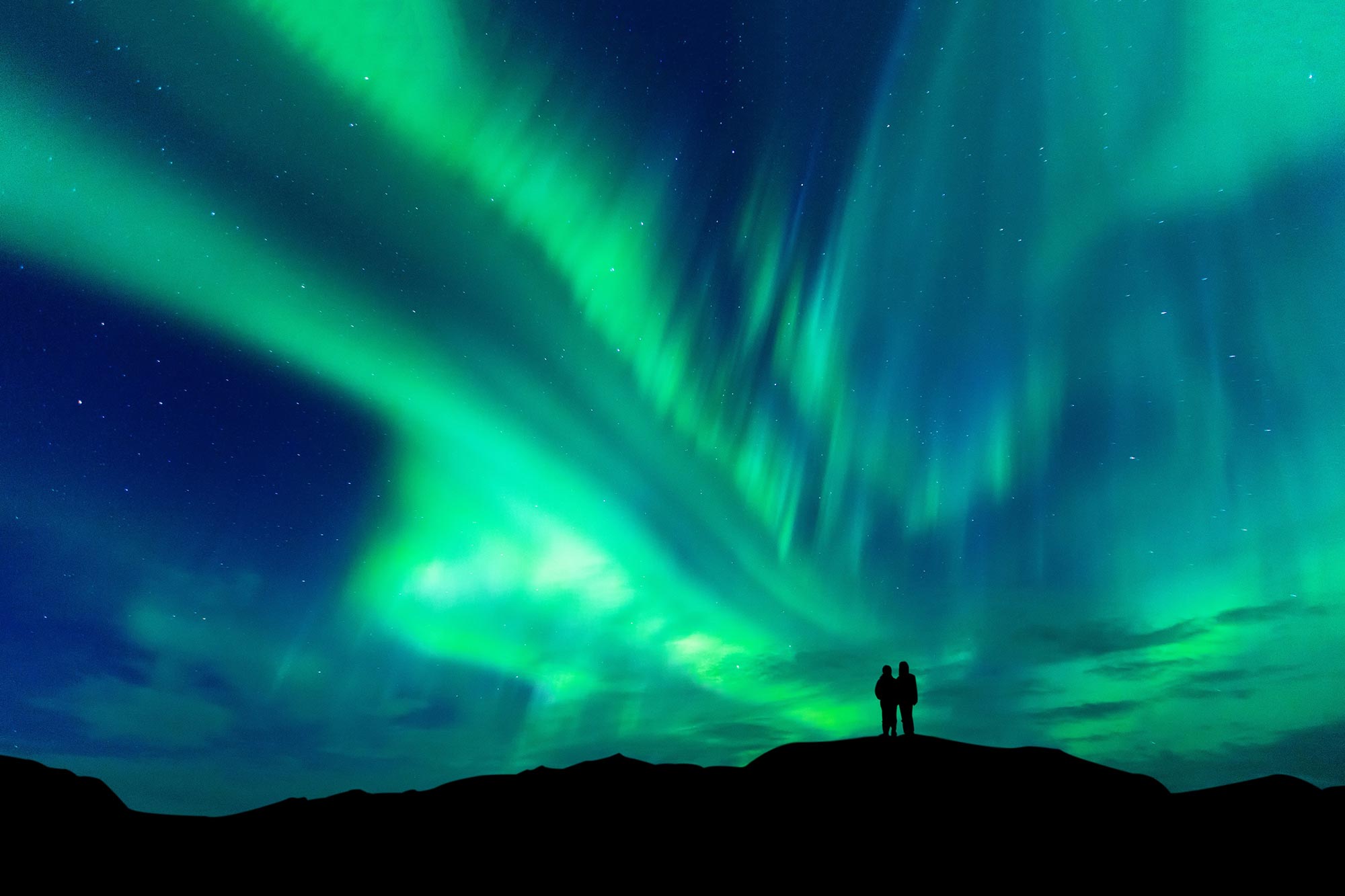 Aurora-Borealis-With-Silhouette.jpg