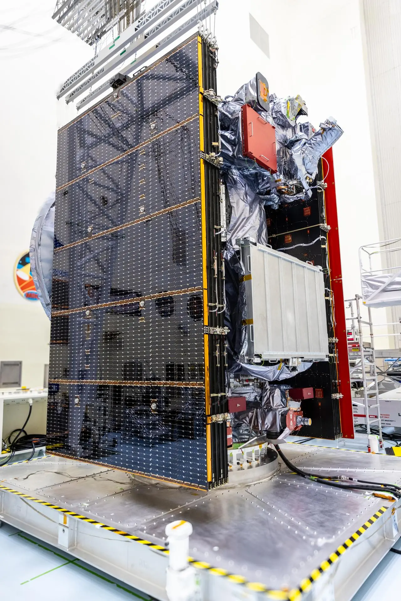 e2-pia26067-ksc-solar-arrays-stowed.webp