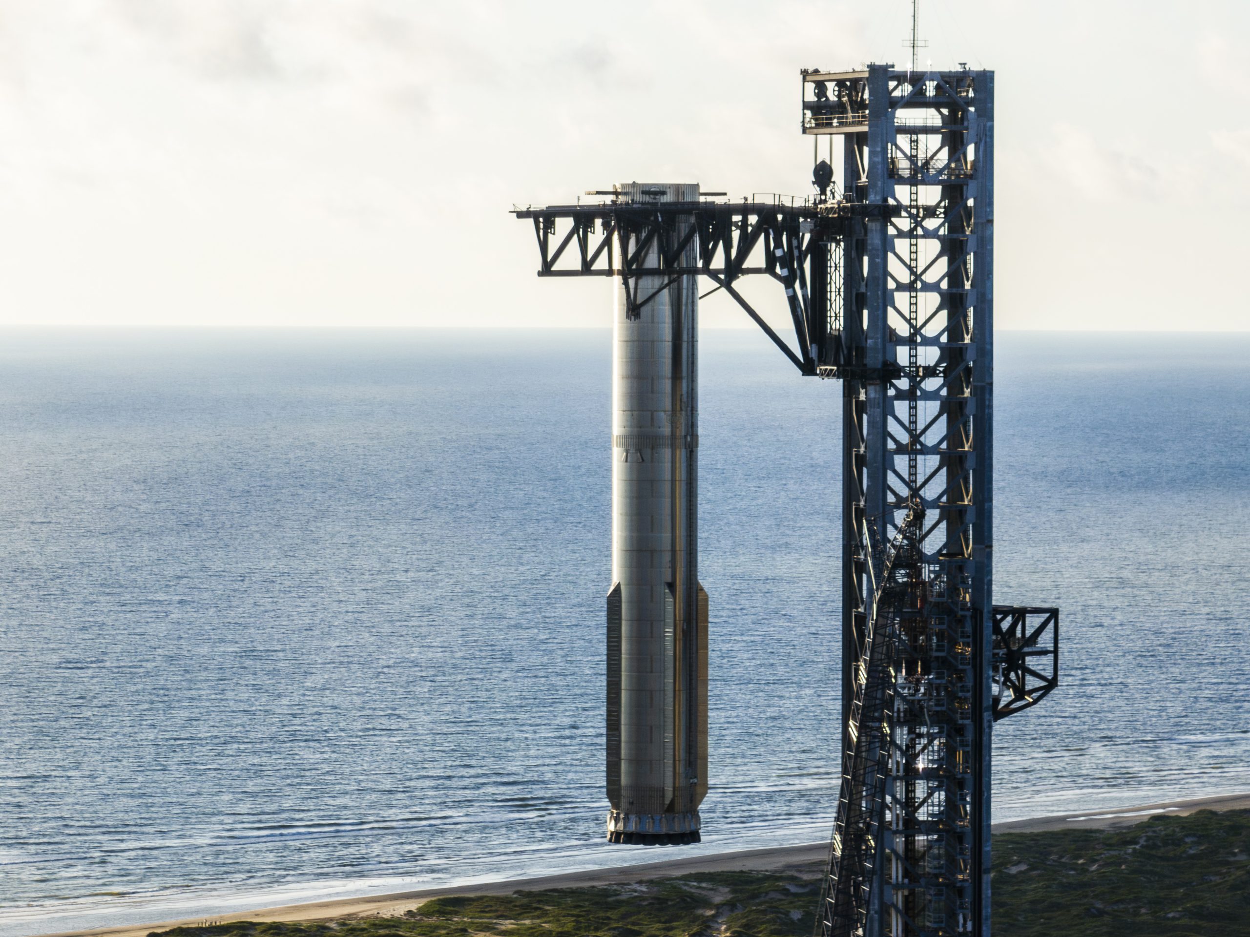 SPACEX-STARSHIP-FLIGHT-5-TOWER-CATCH-TEST-scaled.jpeg