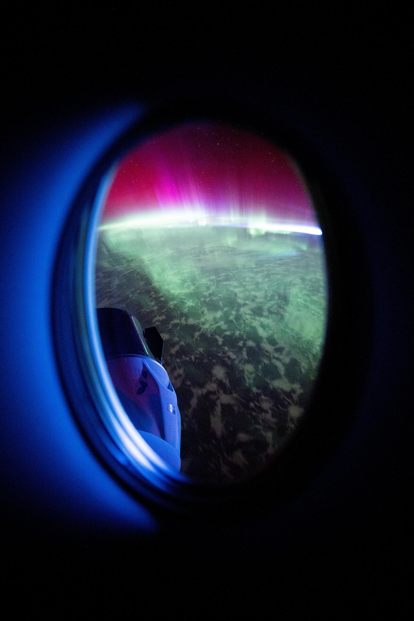 SpaceX-Dragon-Freedom-Spacecraft-As-Auroras-Move-Through-Earths-Atmosphere.jpg