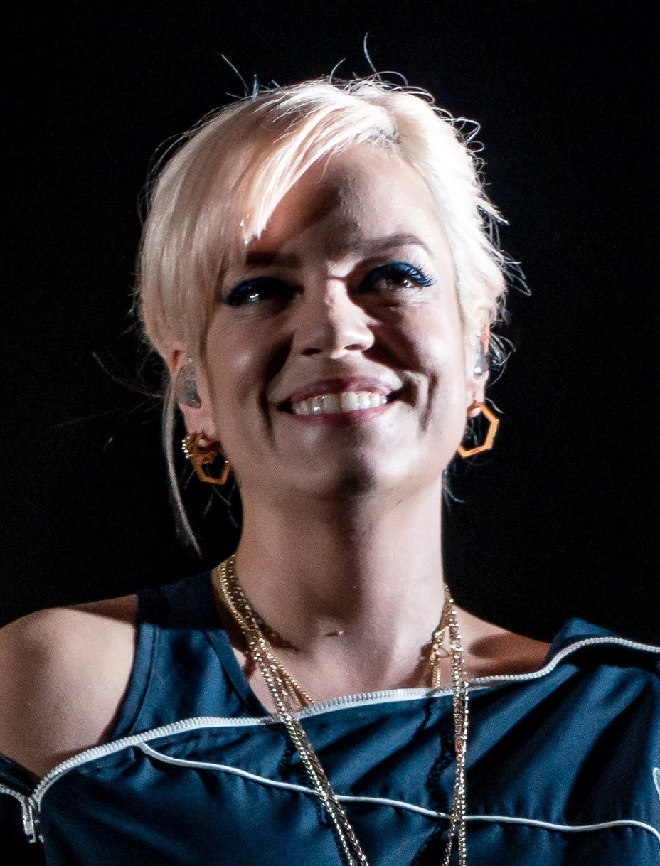 El_Rey_Theatre_-_Lily_Allen_04_25_2018_-4_(28125957447)_(cropped).jpg