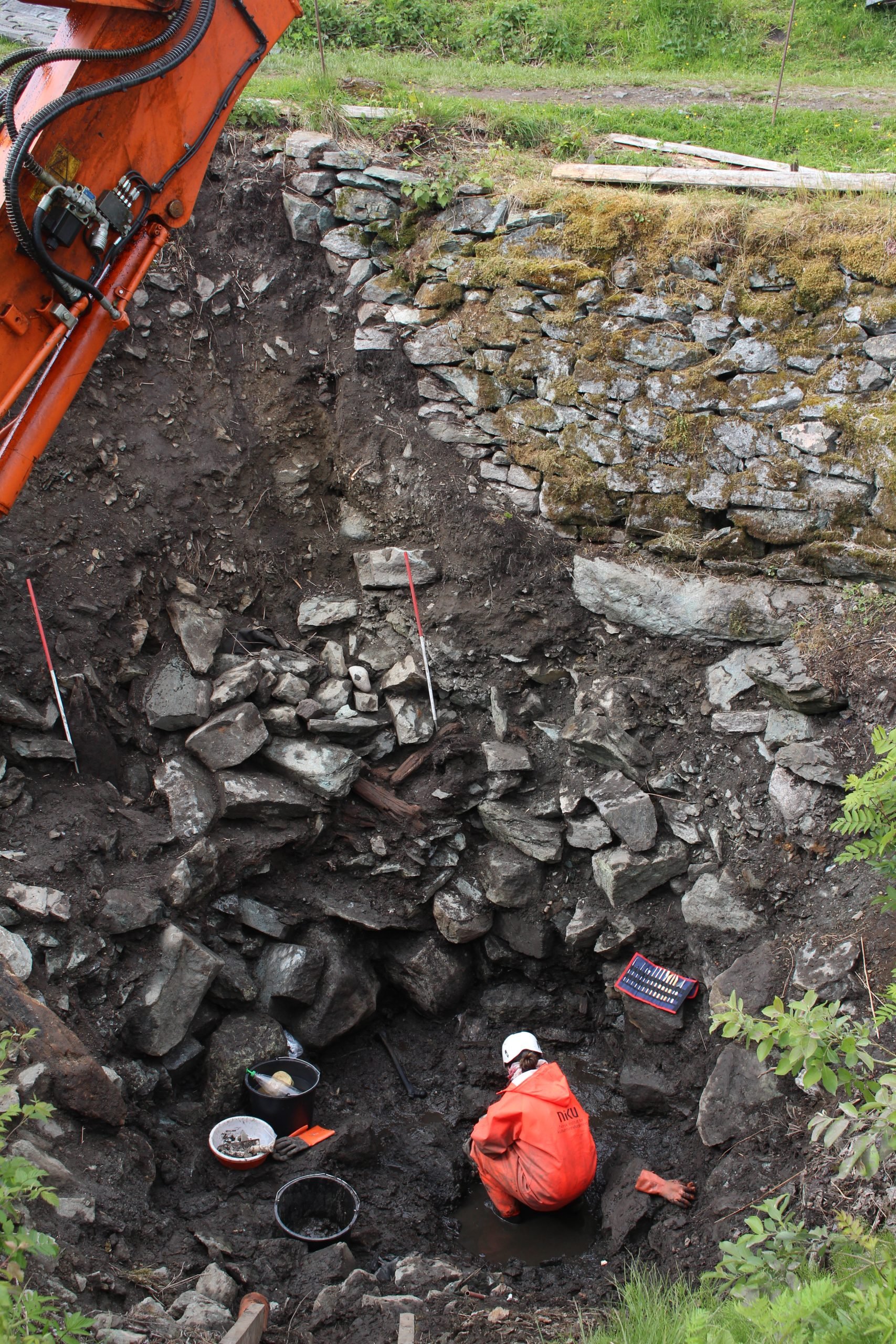 Well-Man-Skeleton-Excavation-scaled.jpg
