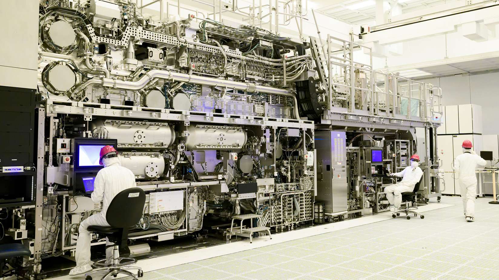 newsroom-intel-high-na-euv-2.jpg.rendition.intel_.web_.1648.927.jpg