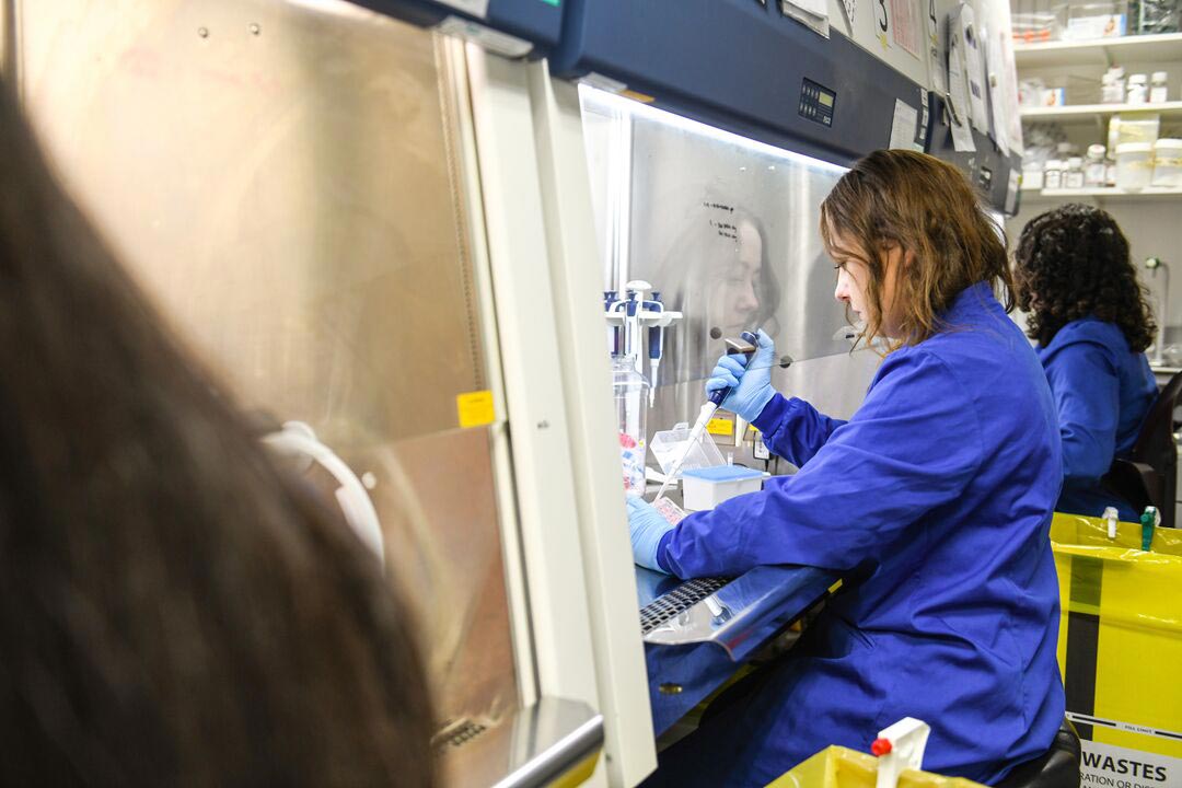 Woman-Changing-Growth-Media-on-Skin-Organoids.jpg