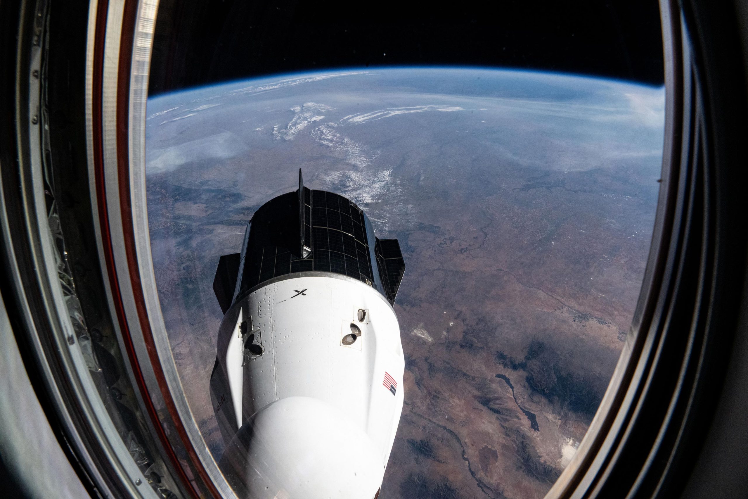 SpaceX-Dragon-Freedom-Spacecraft-Above-Kansas-scaled.jpg