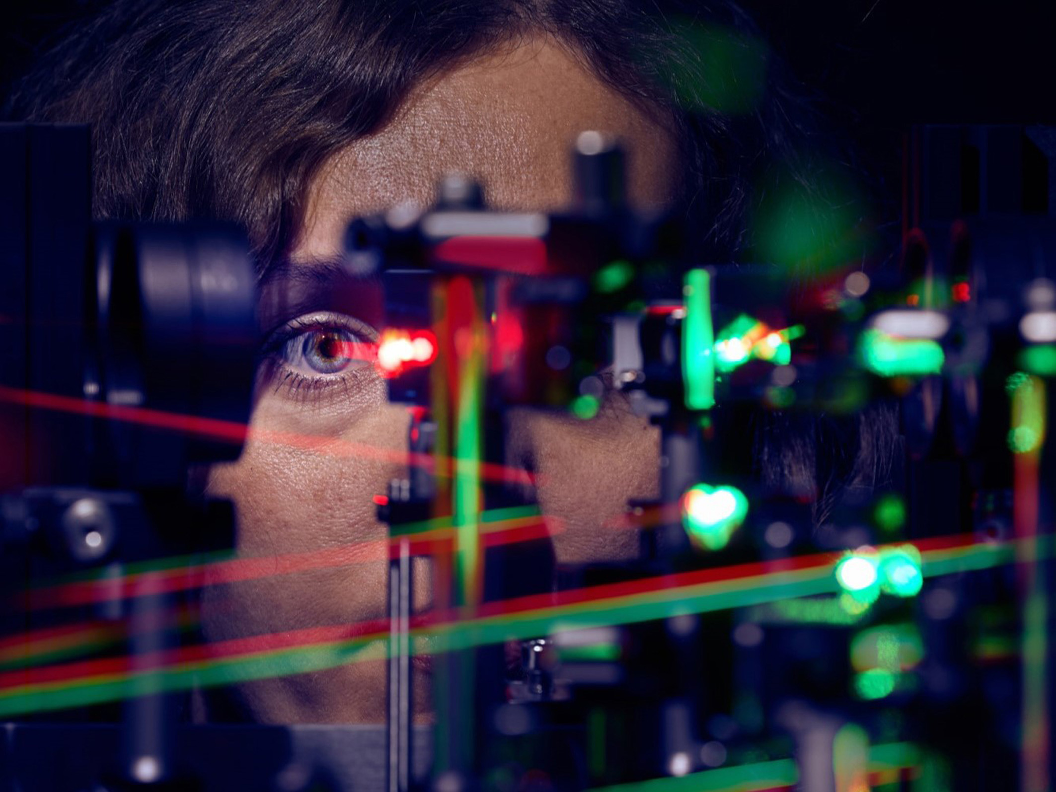 Jenny-Witten-in-Front-of-the-Micro-Psychophysical-Setup.jpg