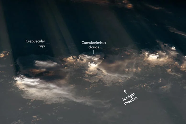 Crepuscular-Rays-and-Cumulonimbus-Clouds-Annotated.webp