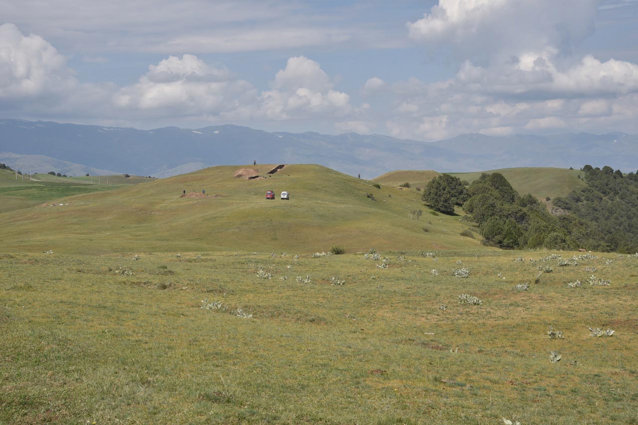 Drone-Image-of-Grassy-Hill-in-Tugunbulak.jpg