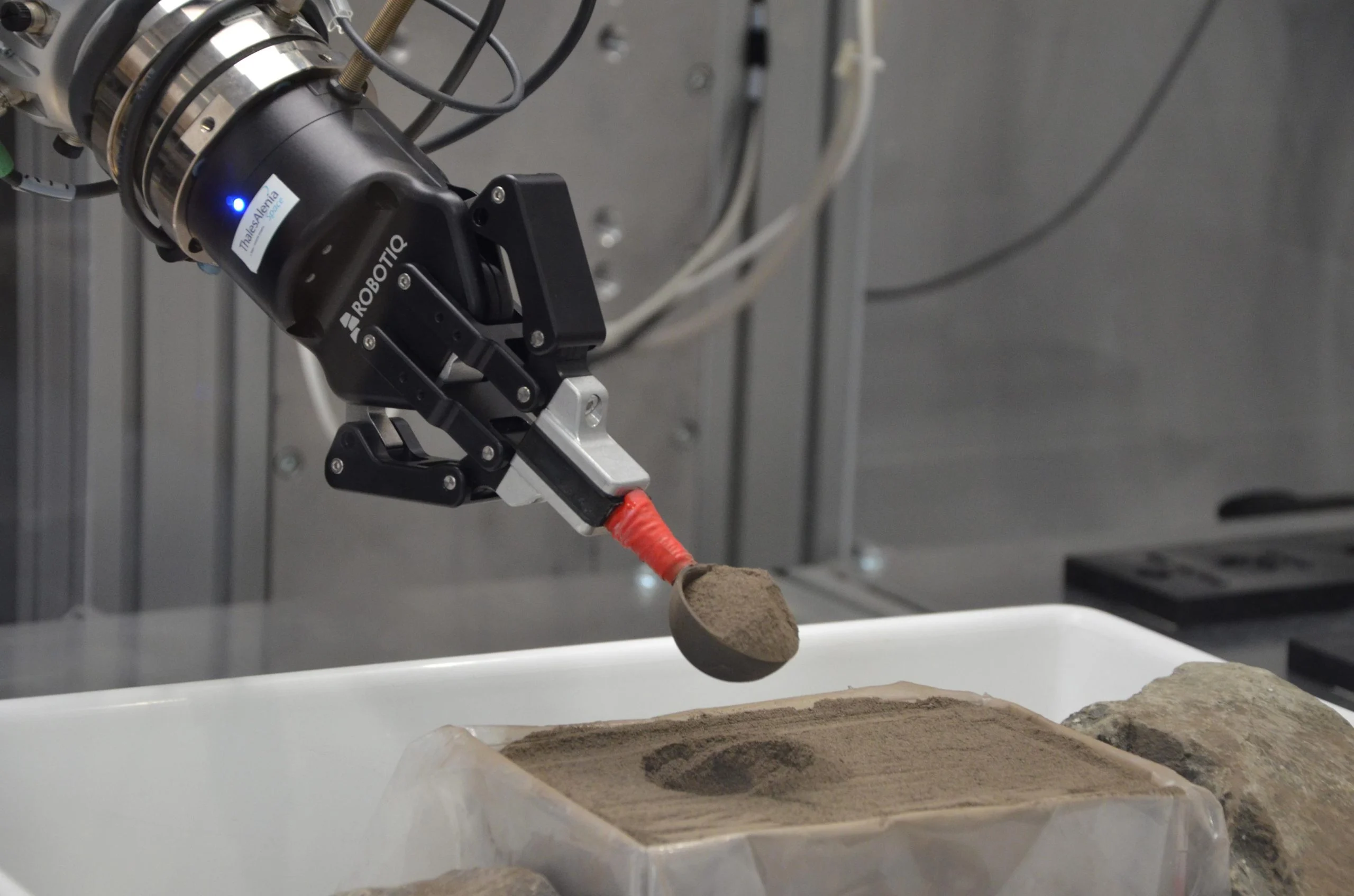 Robot-During-Moon-Dust-Collection-Simulation-scaled.jpg