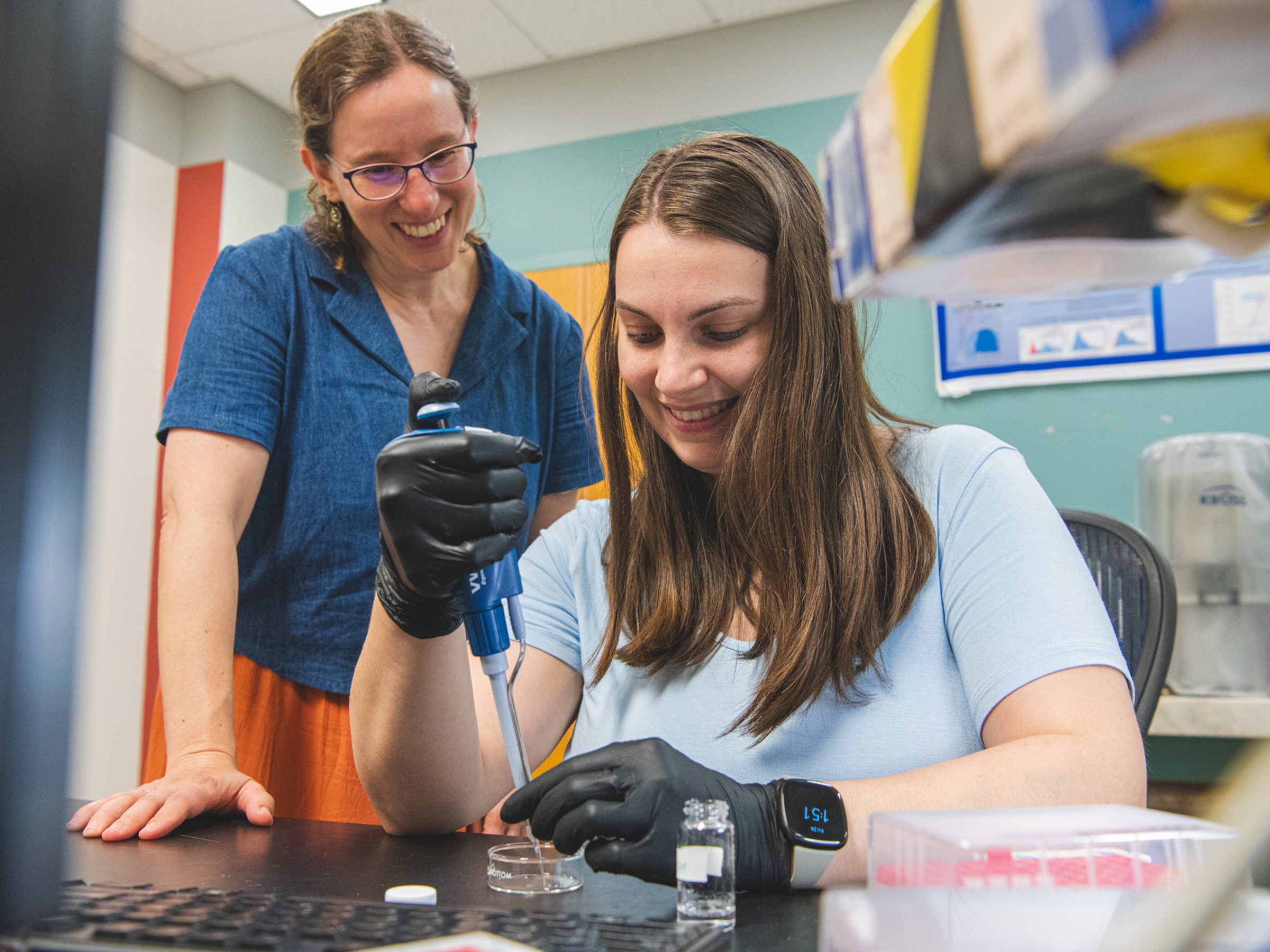 Miriam-Freedman-and-Heidi-Busse-in-Lab.jpg