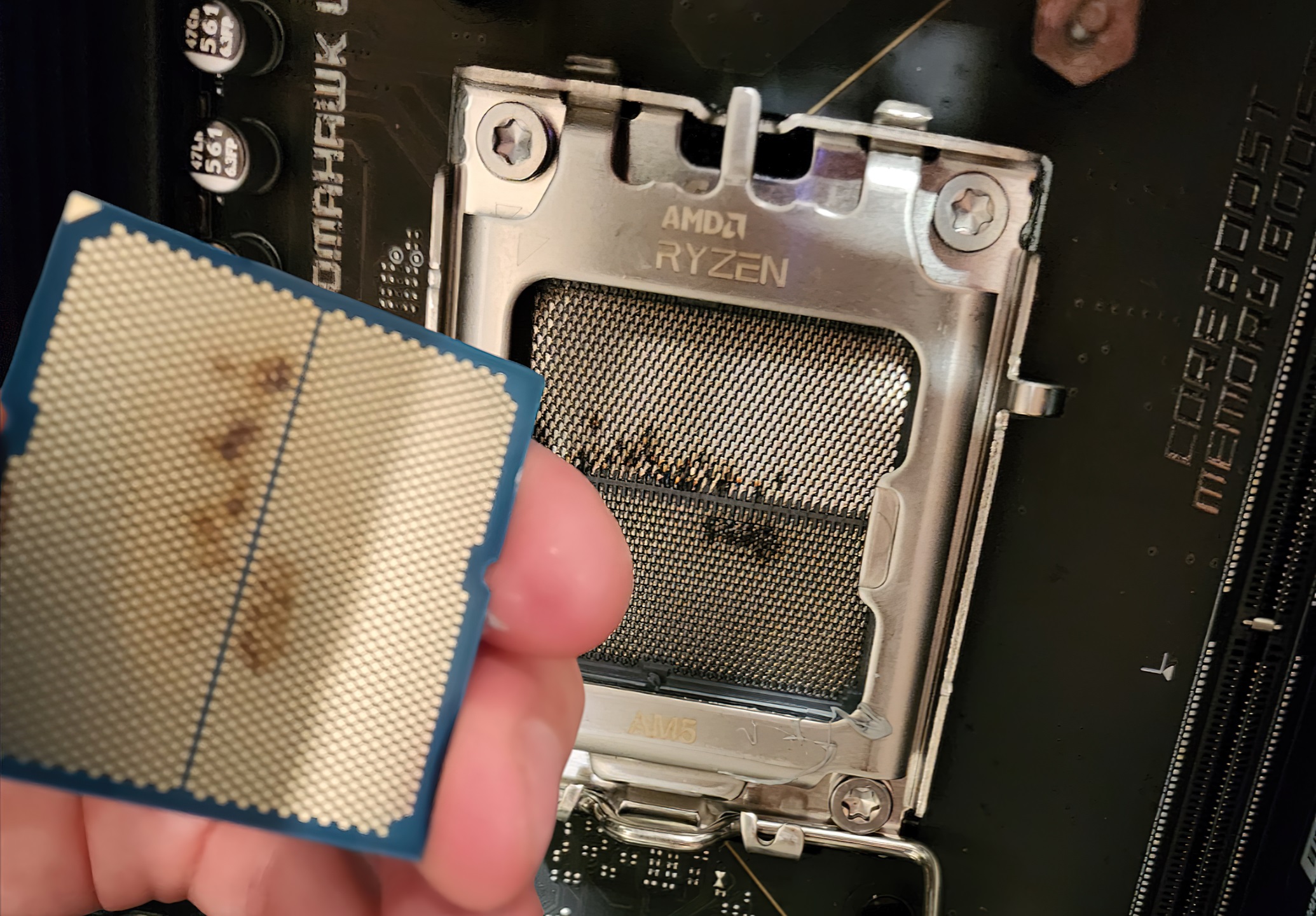 AMD-Ryzen-7-9800X3D-AM5-Socket-CPU-Burn-_Main.jpg