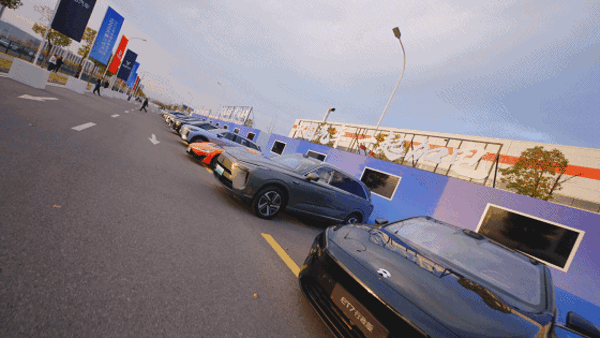 9b2da75b13944af280f90c683fe0e90c.gif