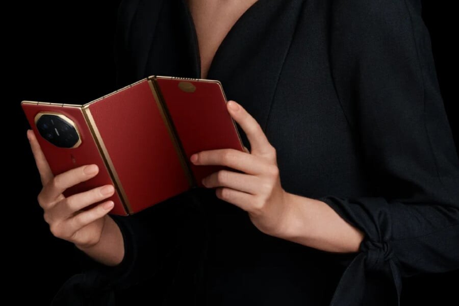 1725965054_huawei-mate-xt-tri-fold-launched.jpg