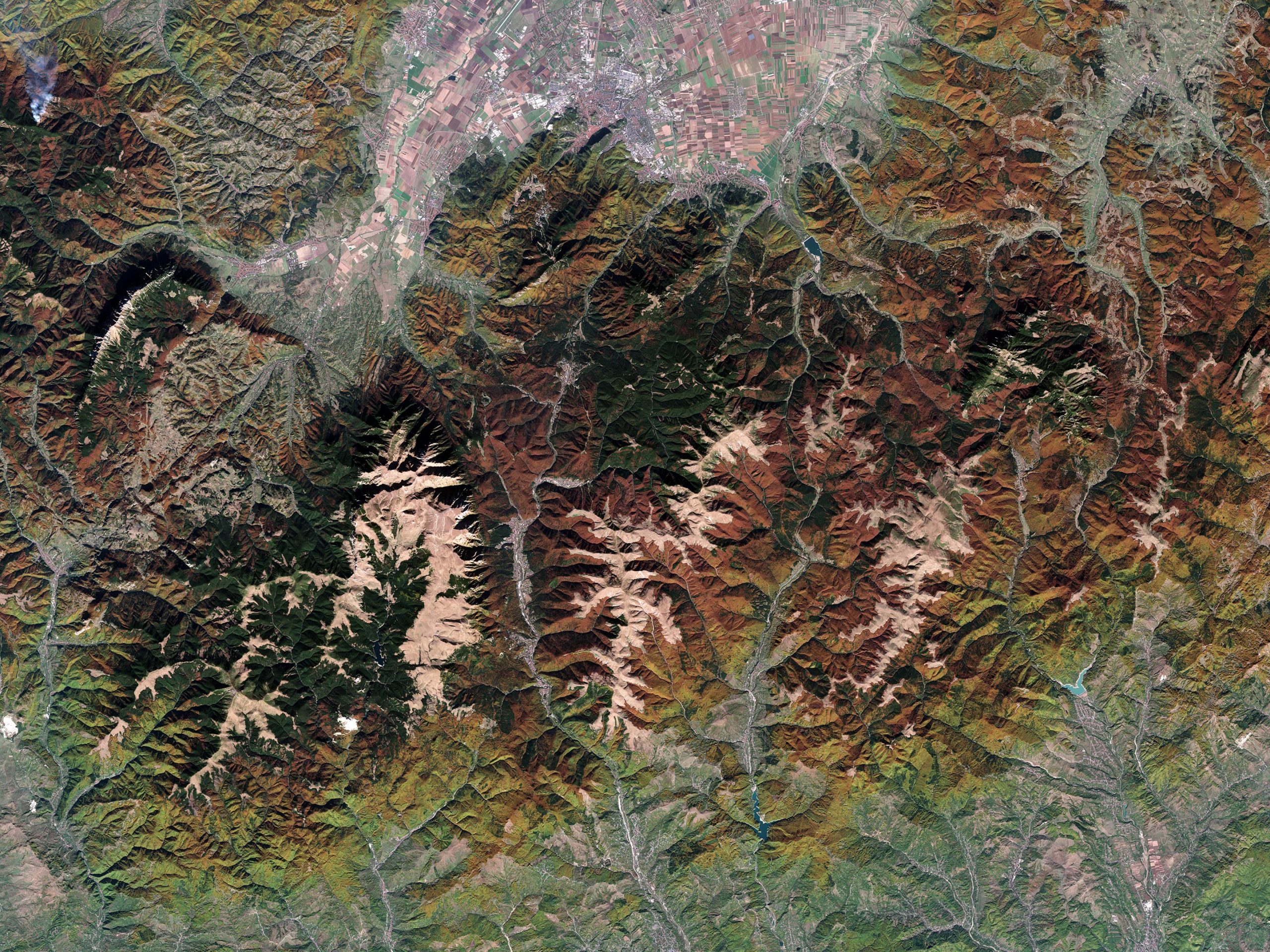 Autumn-in-Romania-scaled.jpg