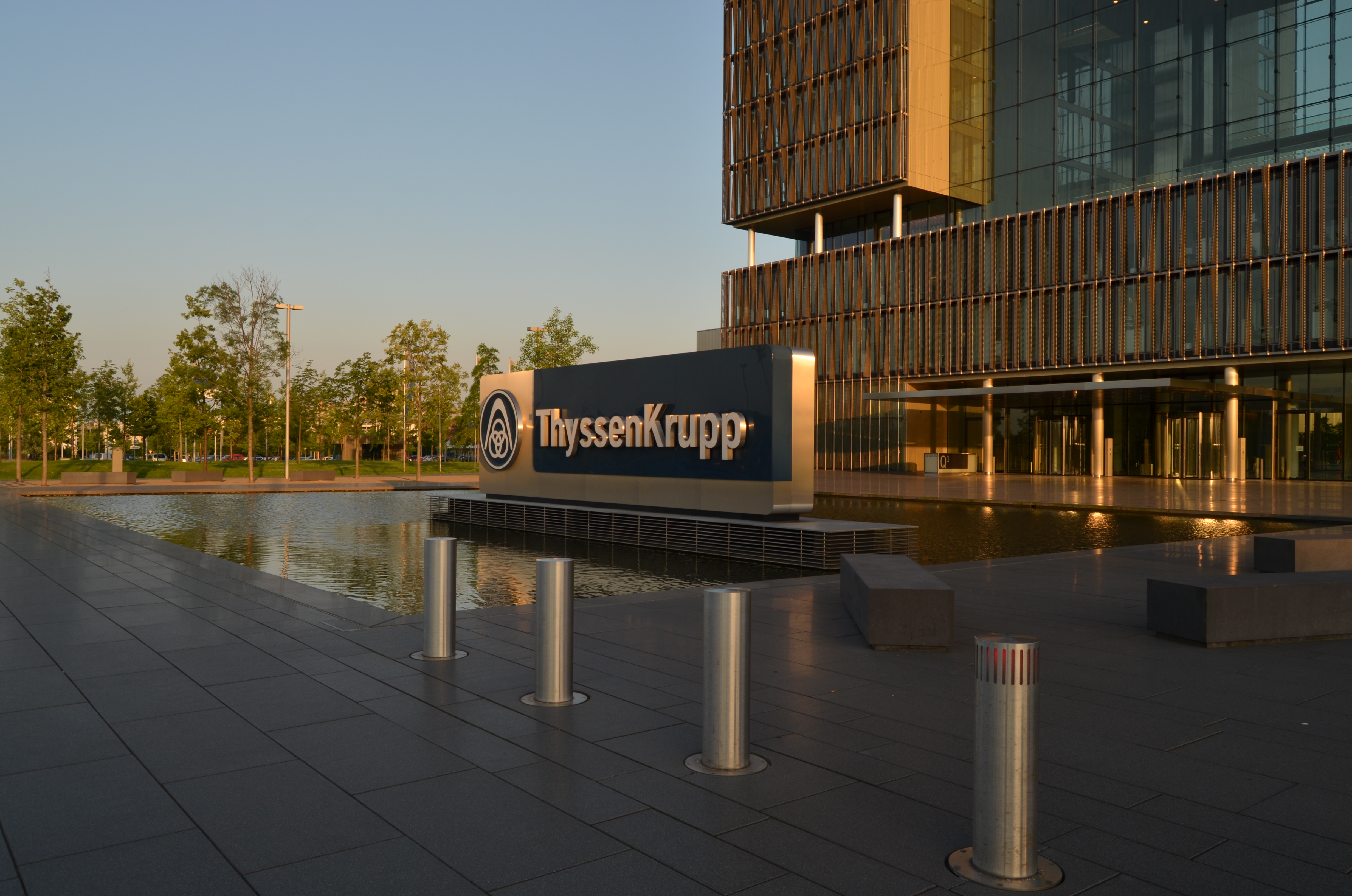 ThyssenKrupp_HQ_Entrance_DSC_0240.JPG