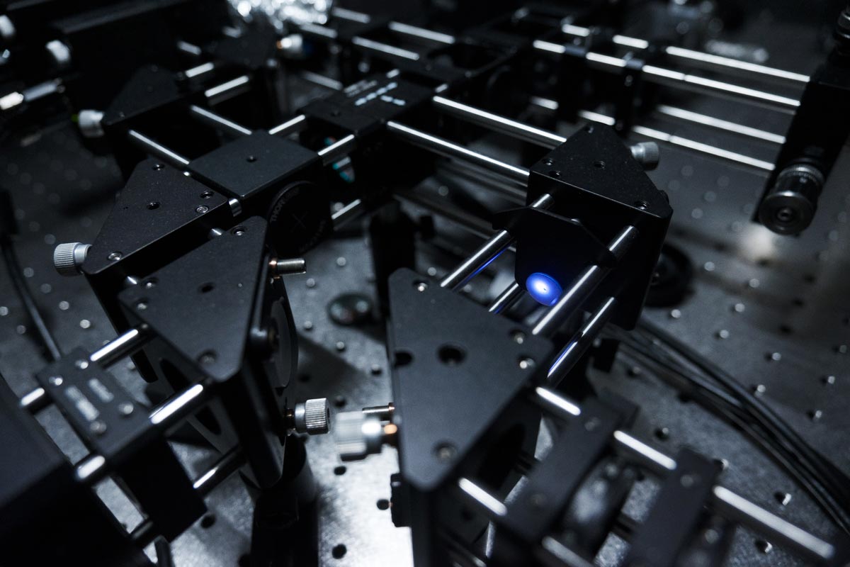 Blue-Laser-Generating-Entangled-Pairs-Photons.jpg