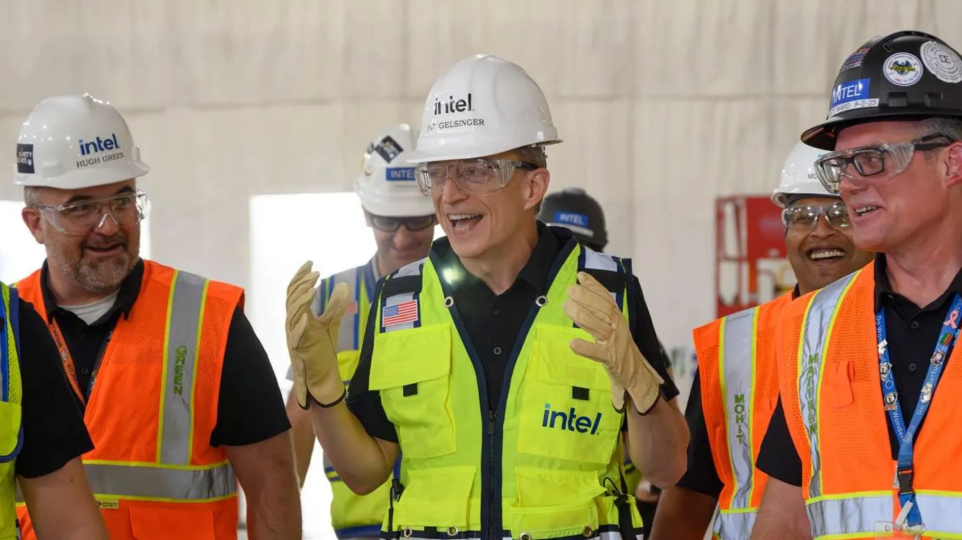 newsroom-intel-arizona-gelsinger-1.jpg.rendition.intel_.web_.1648.927-e1720637918107.webp