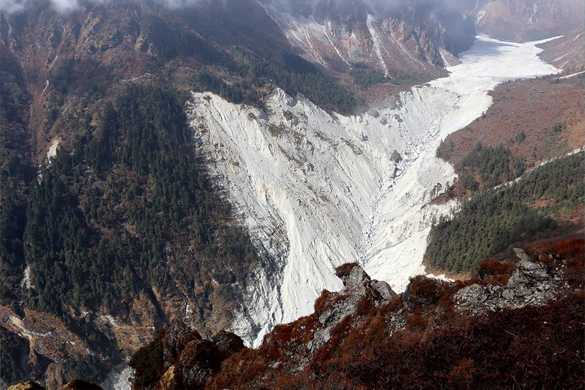 Aerial-View-of-Snowpack-in-a-High-Mountain-Range.jpg