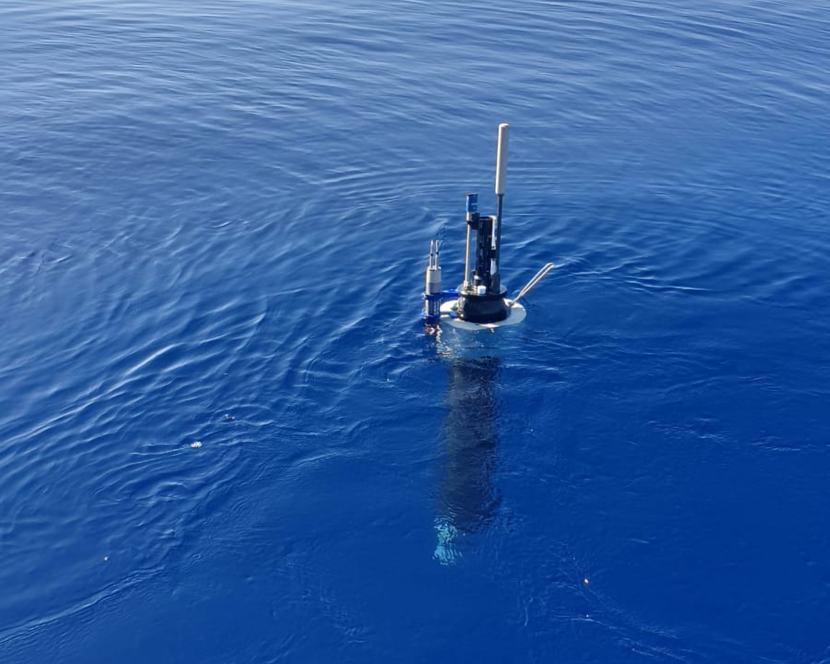 Autonomous-Profiling-Float-Deployed-in-the-Ocean.jpg