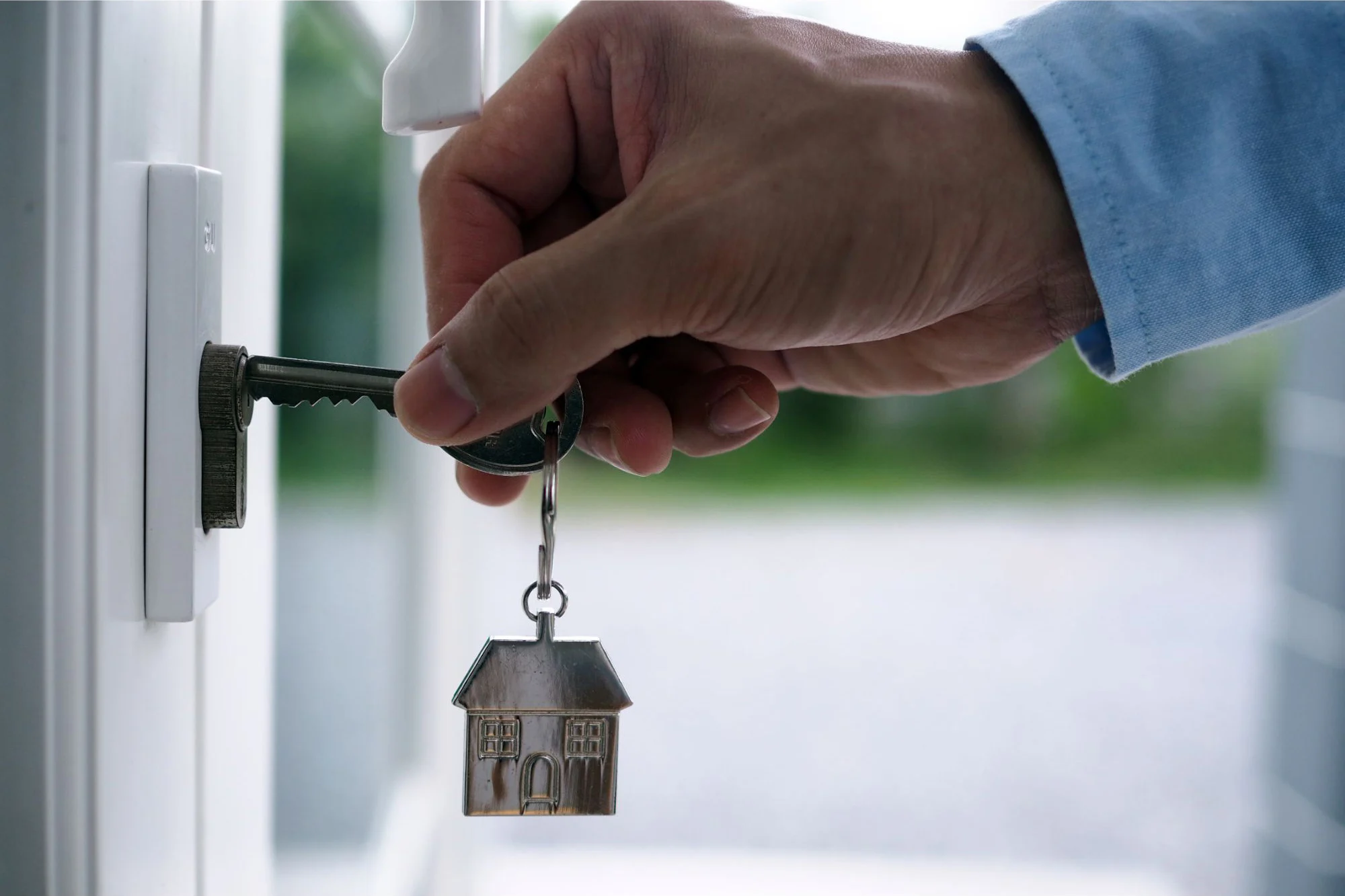 Unlocking-Door-Key.jpg
