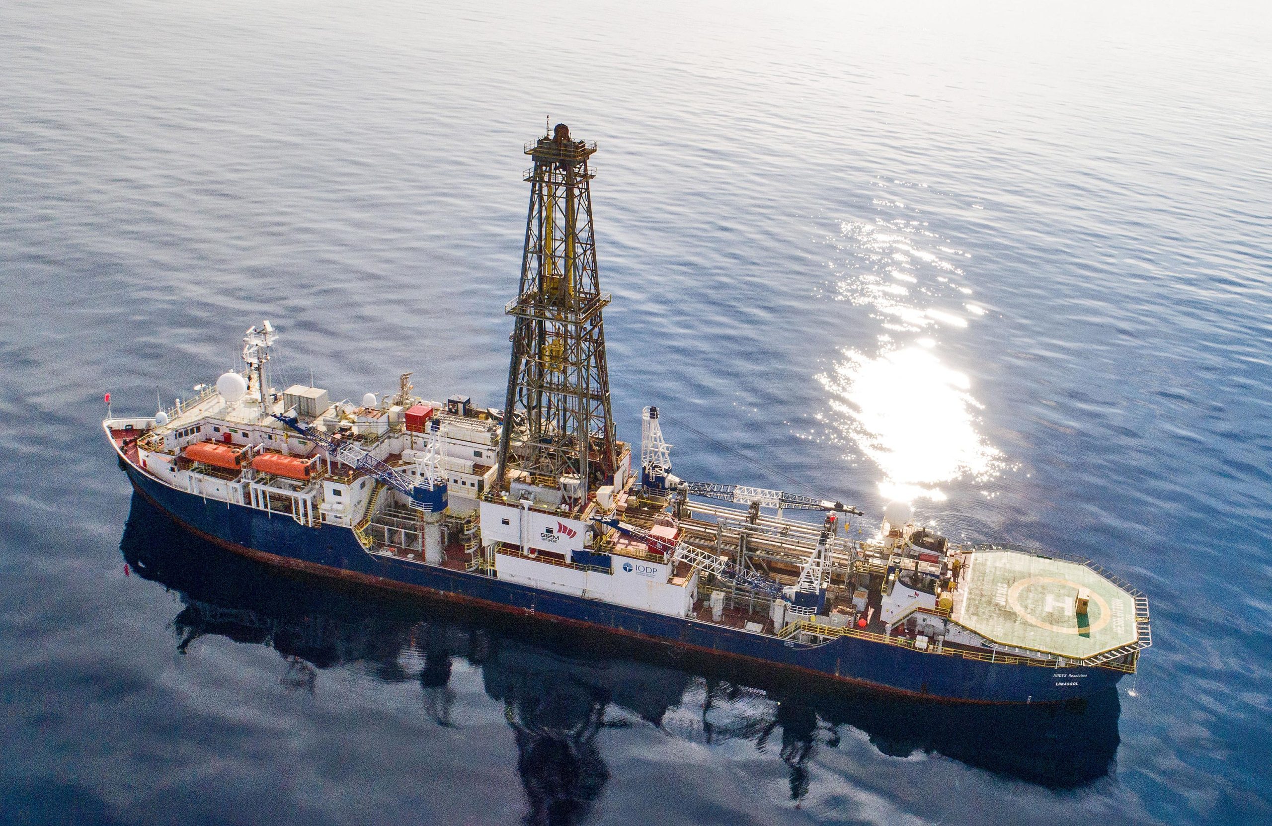 IODP-Antarctica-Expedition-Research-Vessel-scaled.jpg