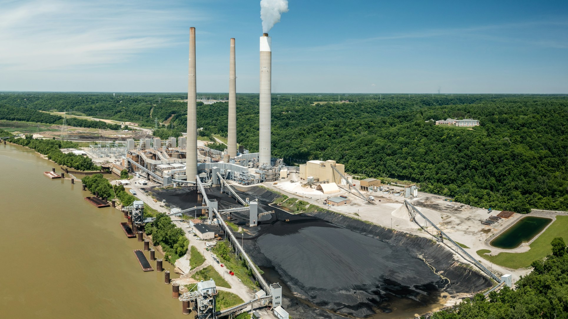 CoverofCoal2024_Aerialviewofacoal-firedpowerplantnearOhio_shutterstock_2234619929.jpg