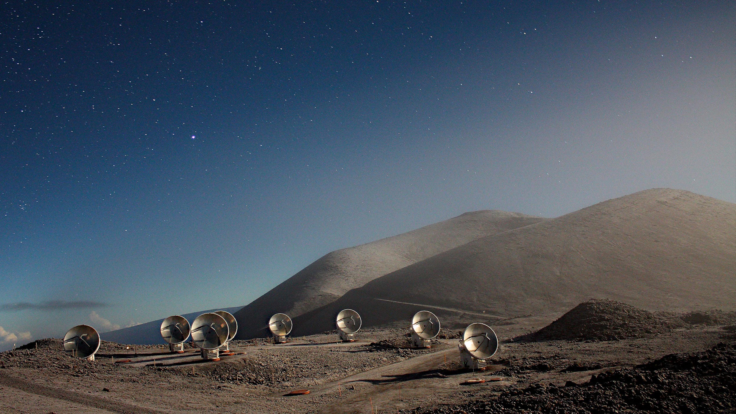 Submillimeter-Array-on-Maunakea.jpg
